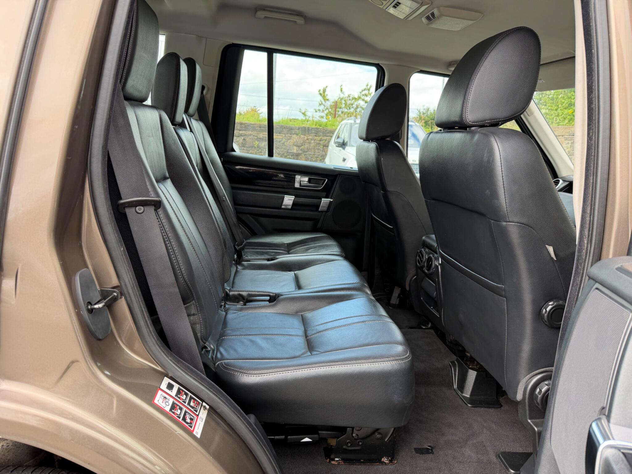 Land Rover Discovery view 17