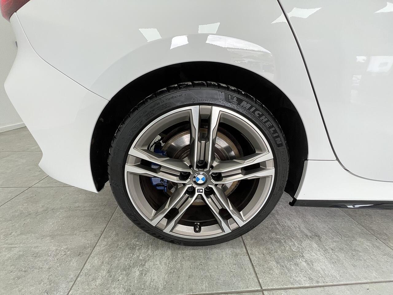 BMW 1 Series view 21