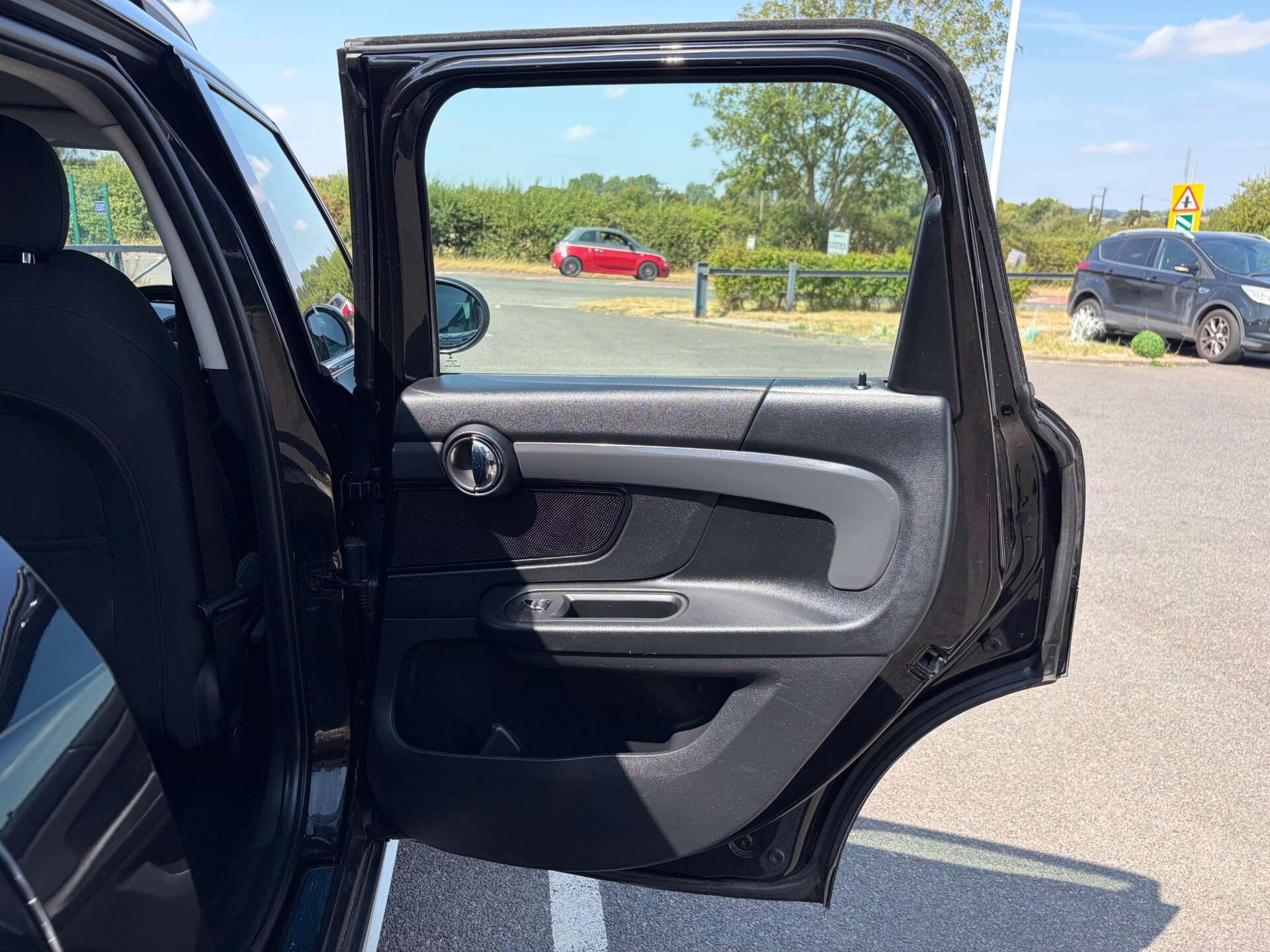 Mini Countryman view 25