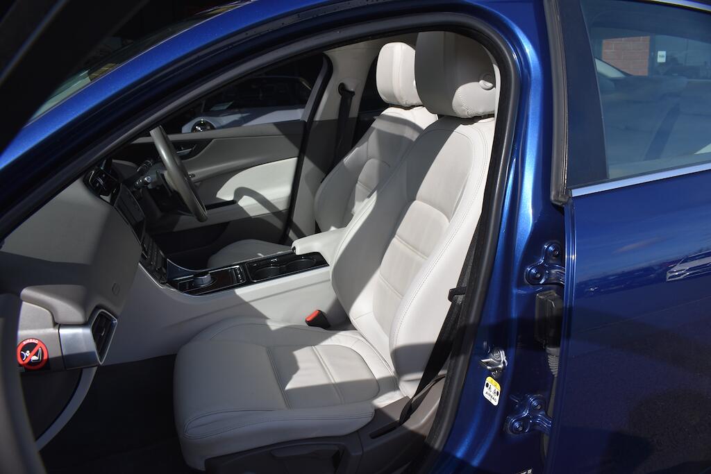 Jaguar Xe view 12