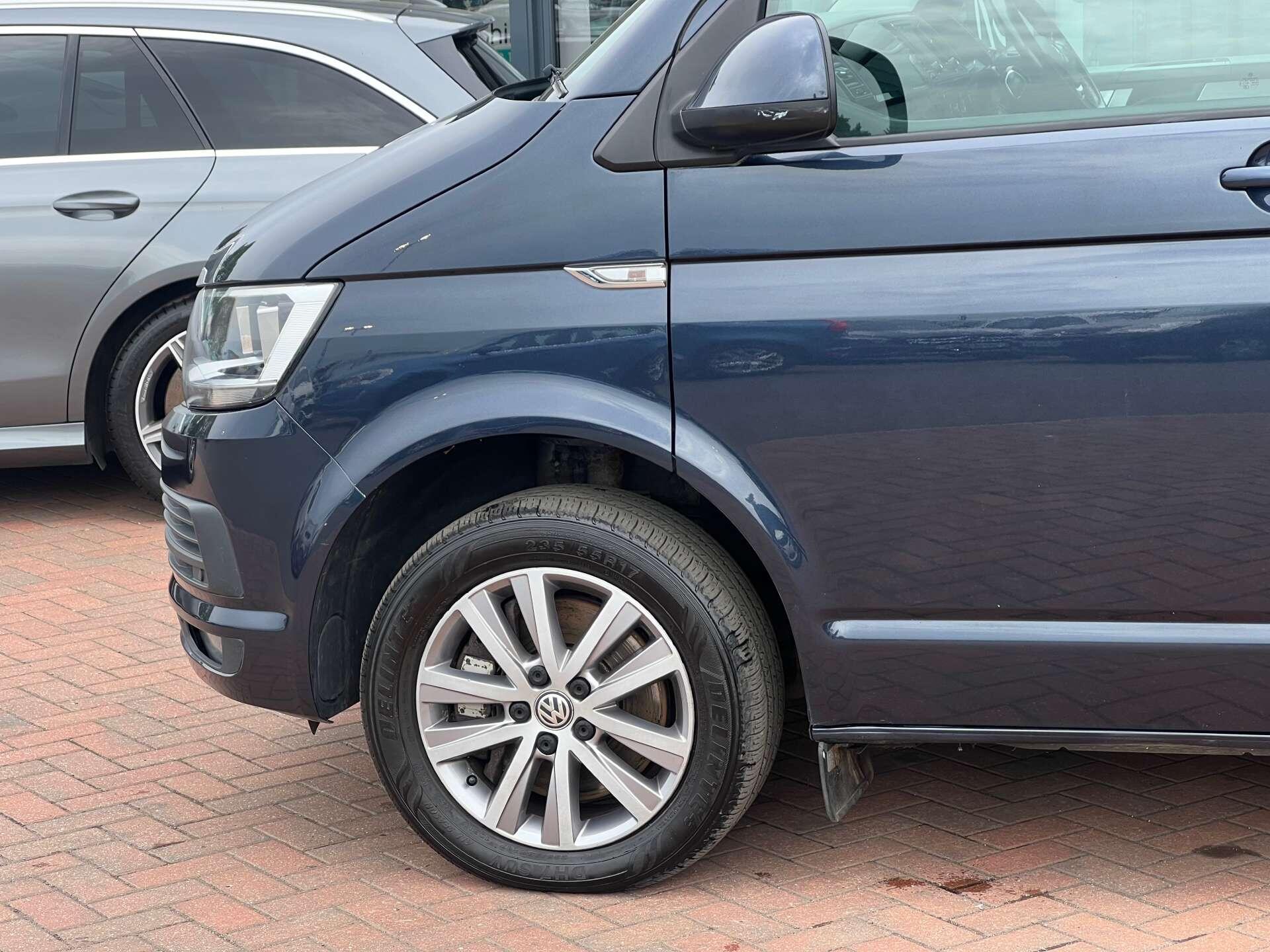 Volkswagen Caravelle view 14