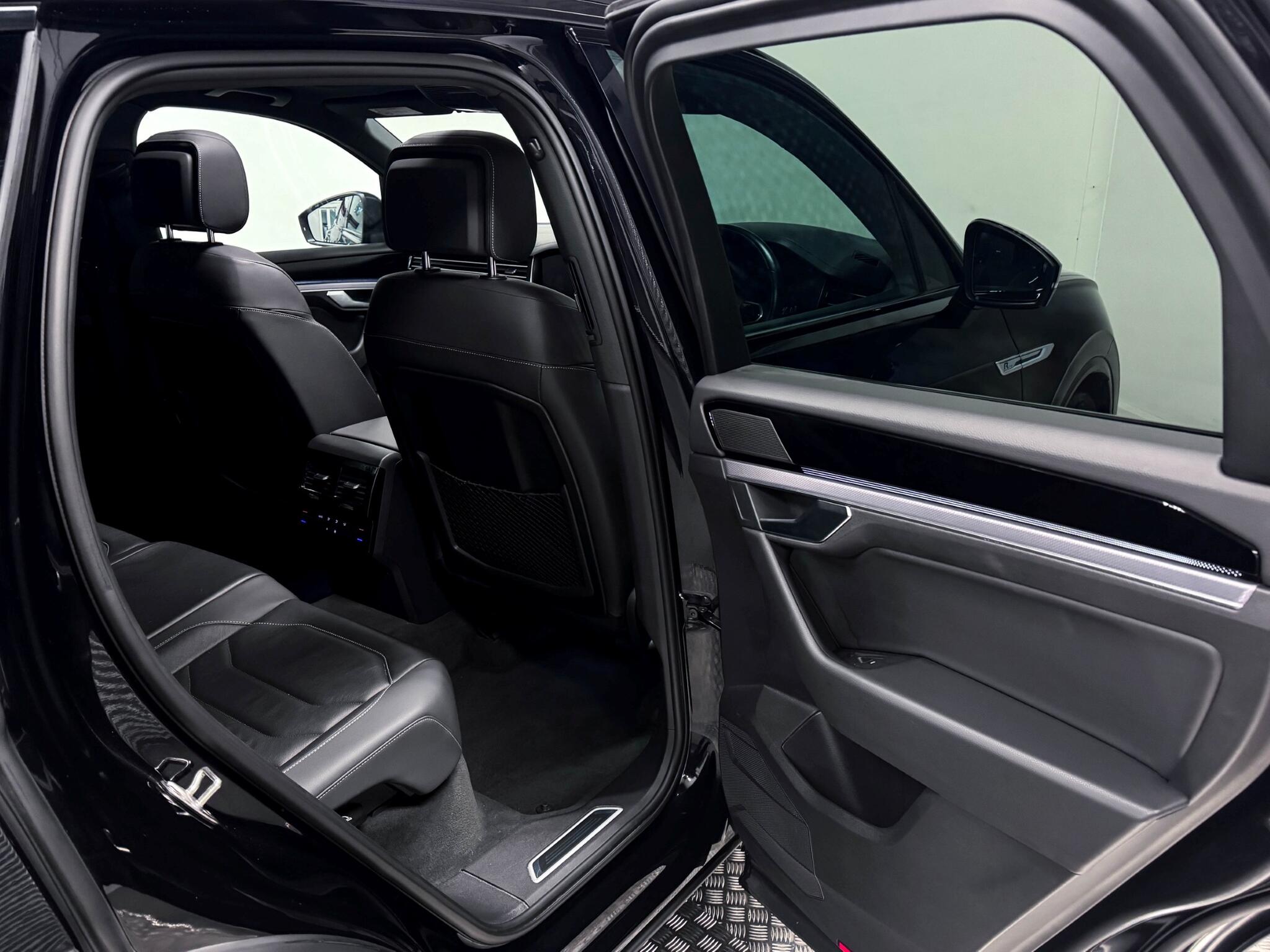 Volkswagen Touareg view 16