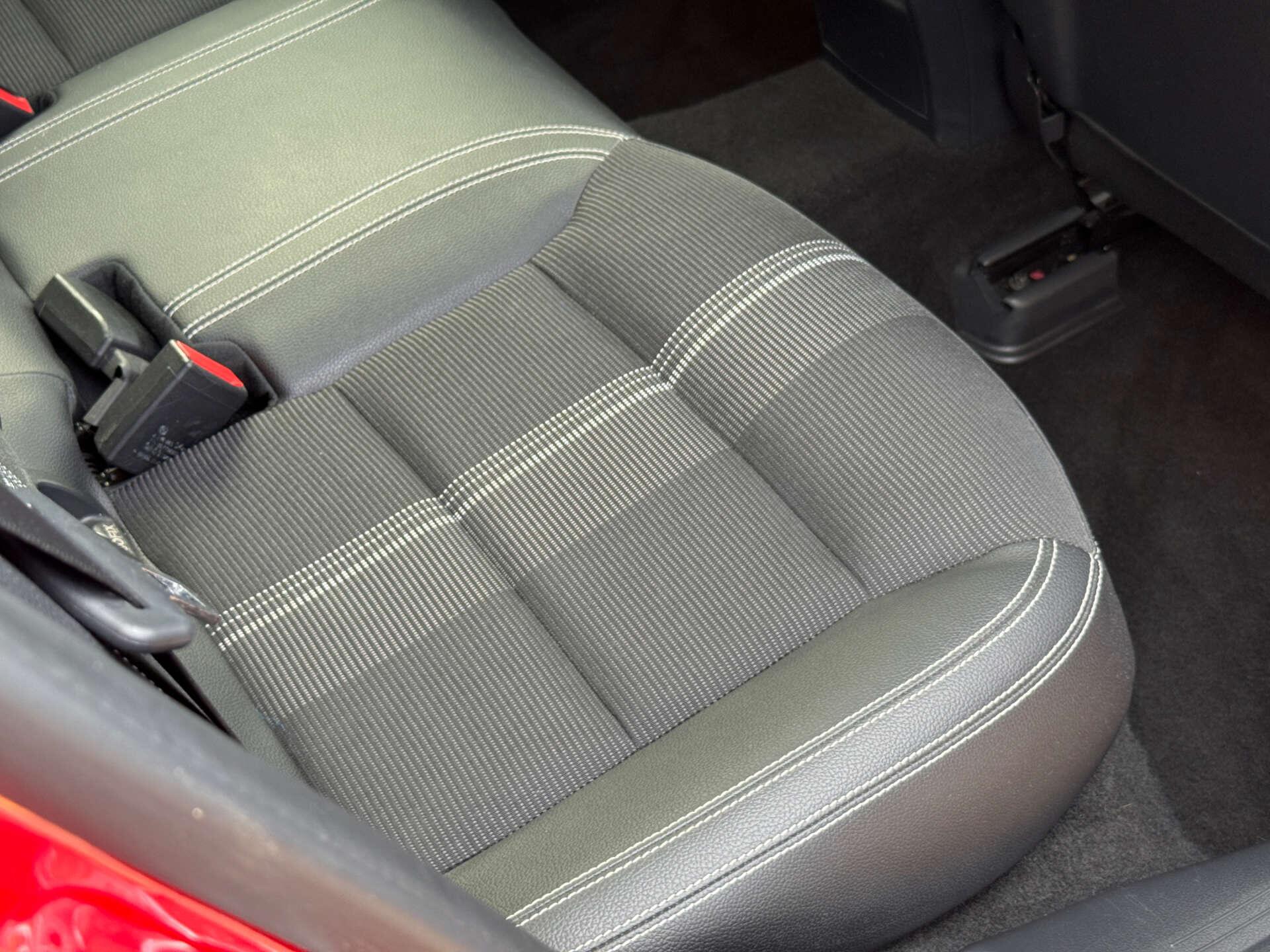 Mercedes-Benz GLA view 28