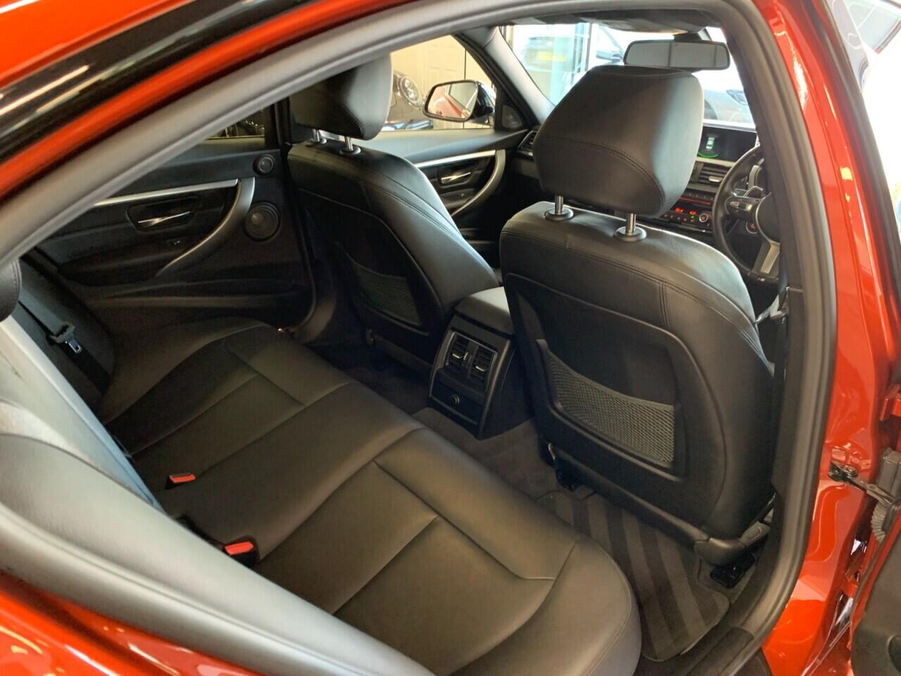 BMW 3 Series view 24