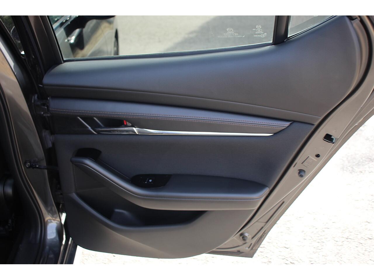 Mazda Mazda3 view 36