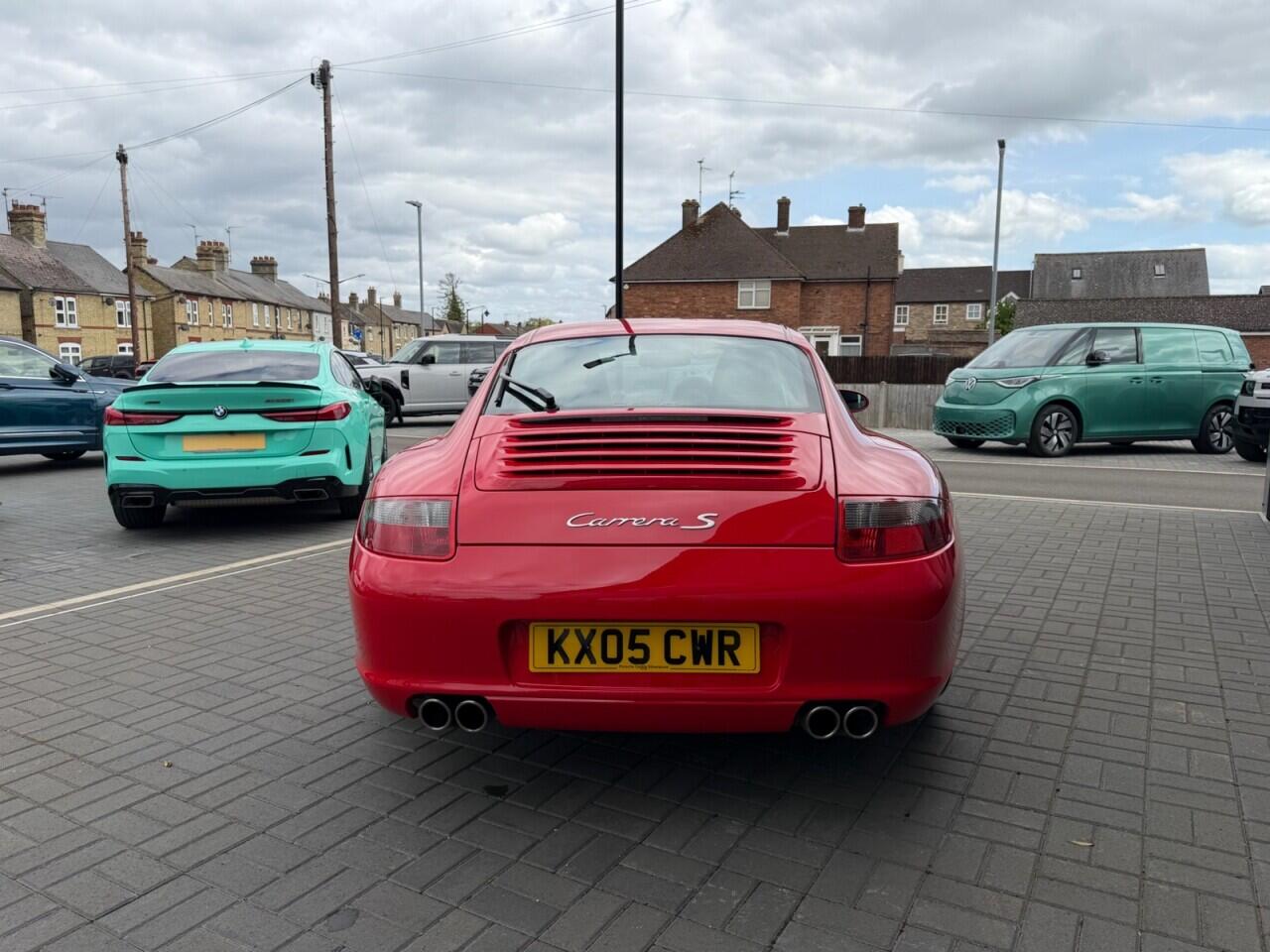 Porsche 911 view 11