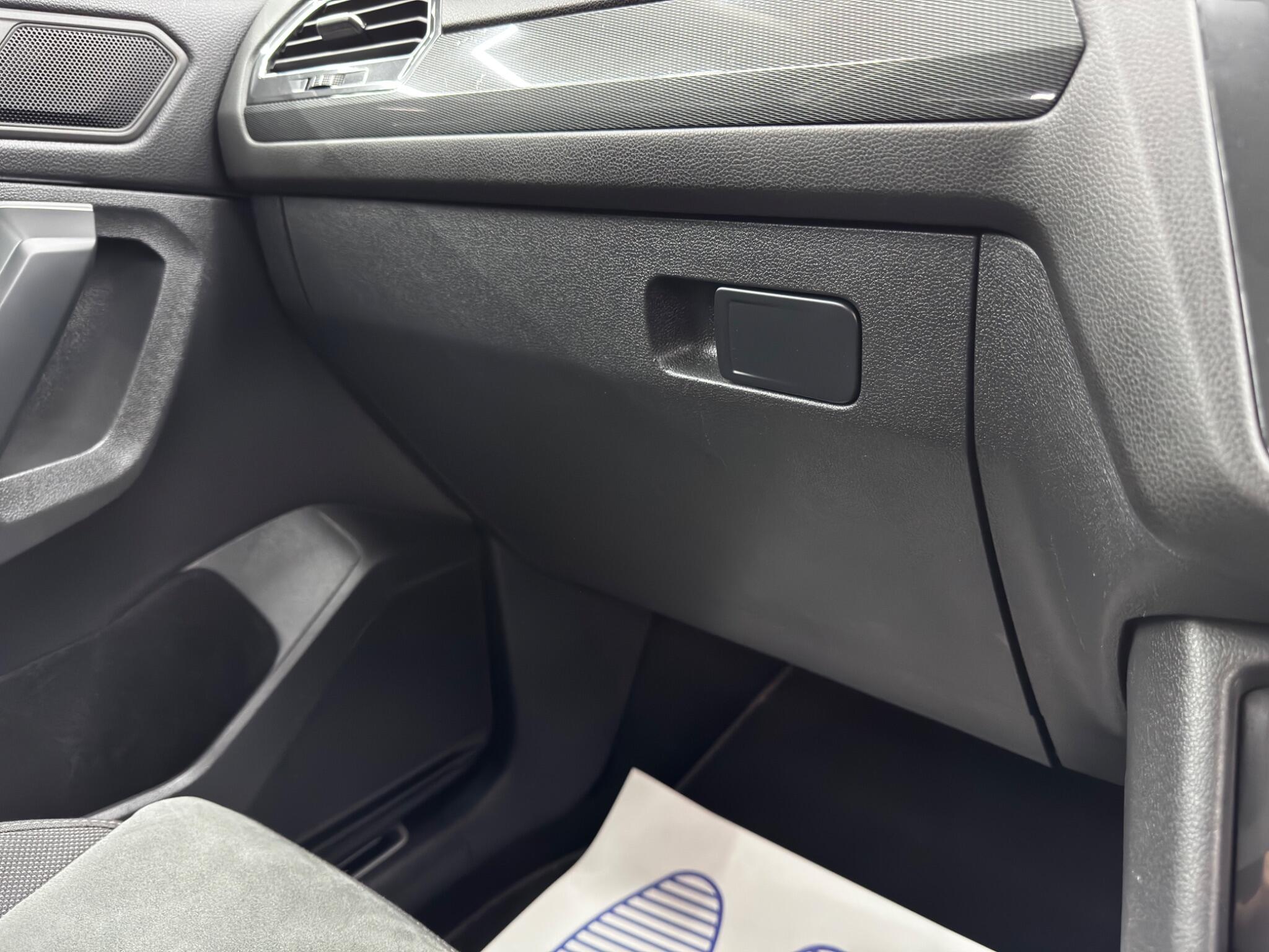 Volkswagen Tiguan Allspace view 38