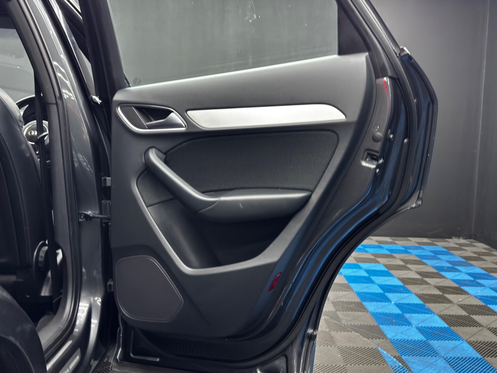 Audi Q3 view 44