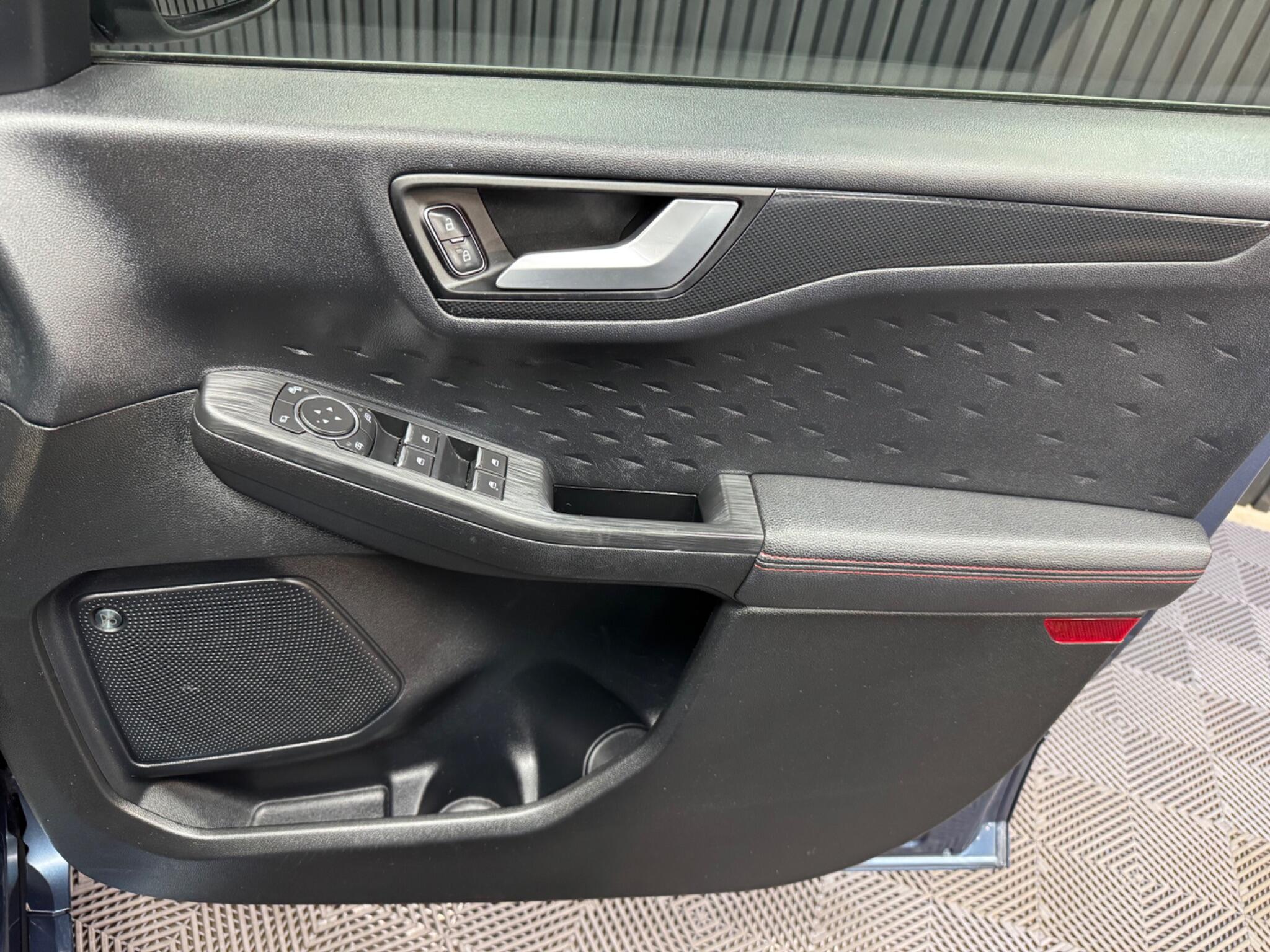 Ford Kuga view 32