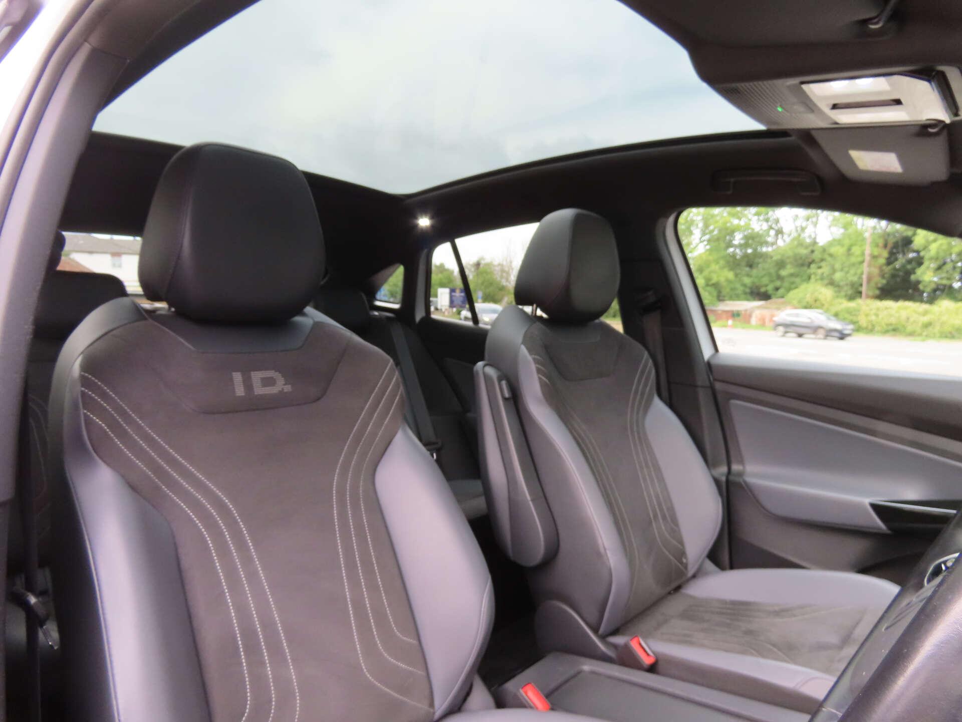 Volkswagen Id.5 view 9