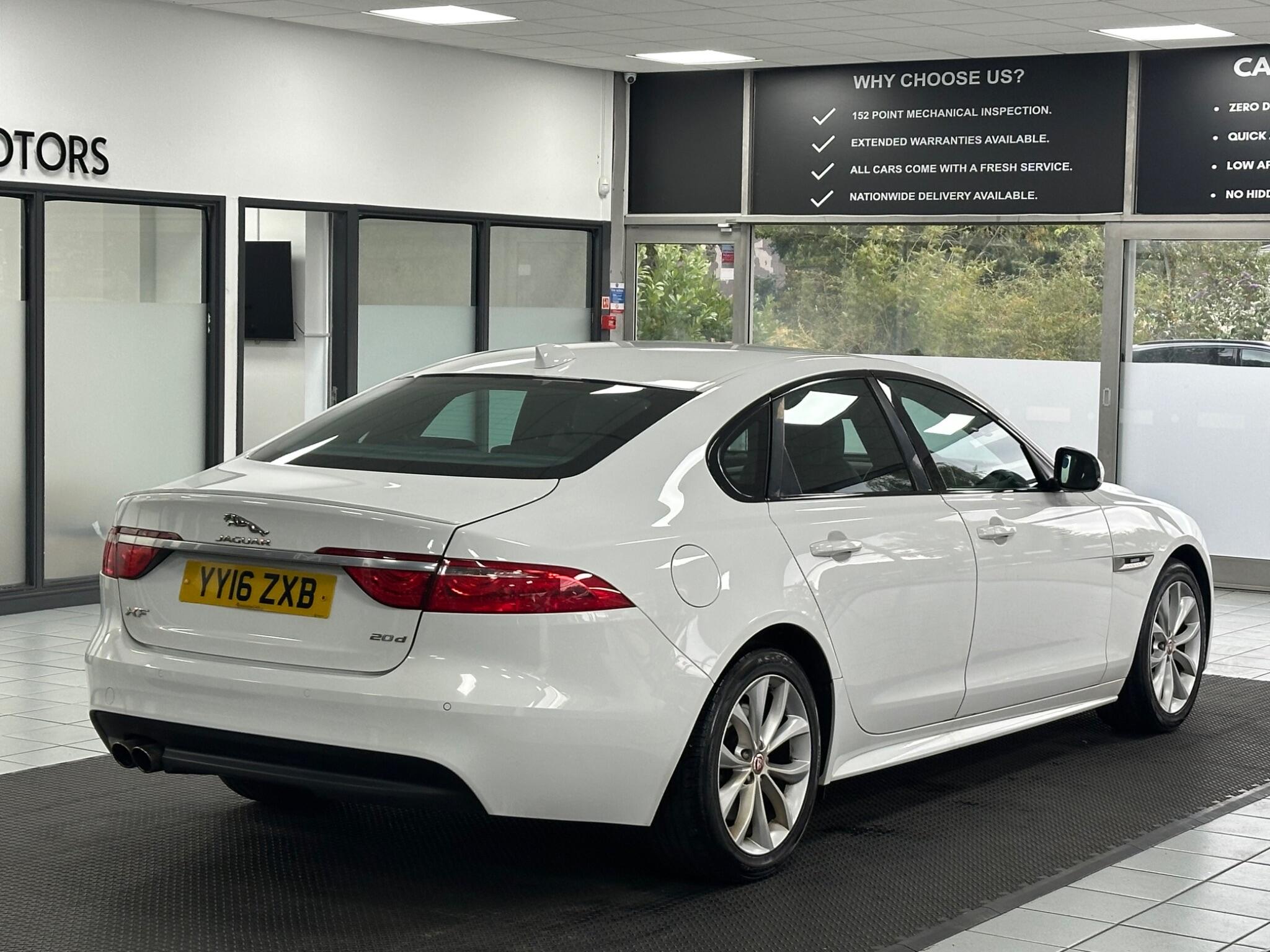 Jaguar XF view 13