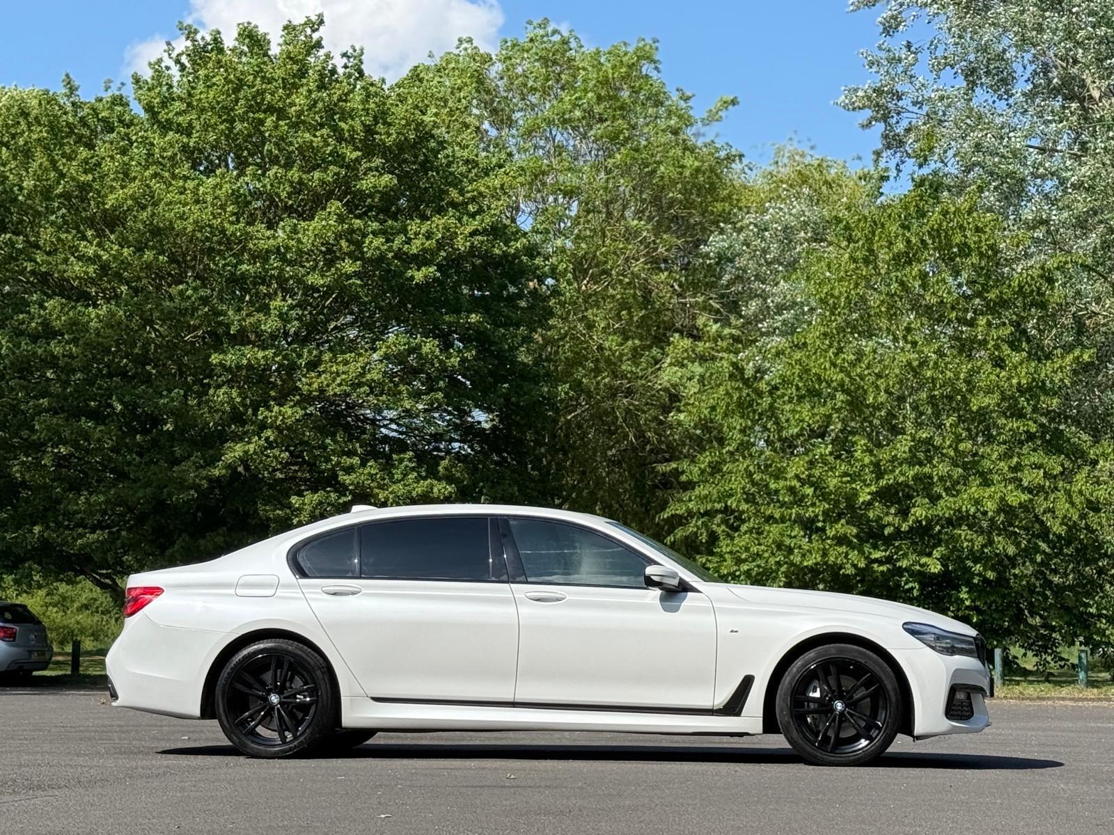 BMW 7 Series view 10