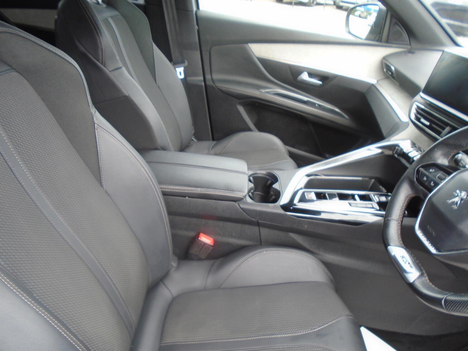 Peugeot 5008 view 11