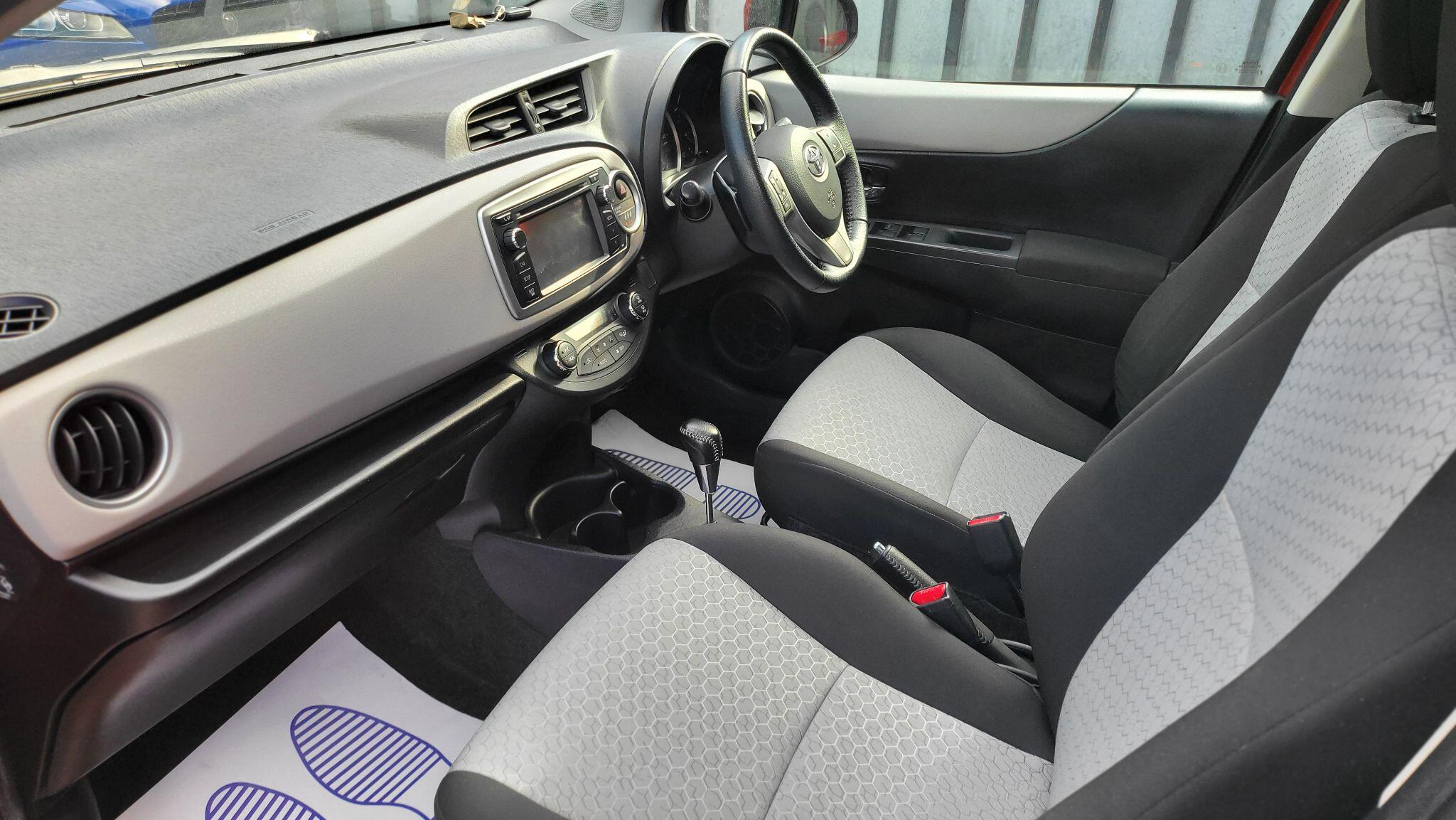 Toyota Yaris view 3