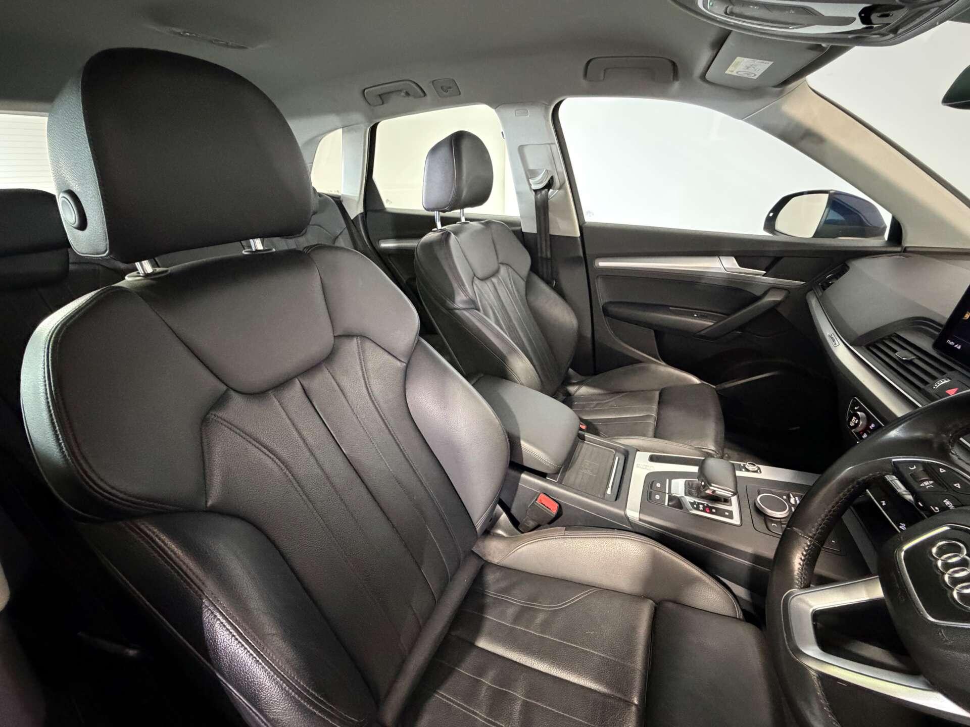 Audi Q5 view 8