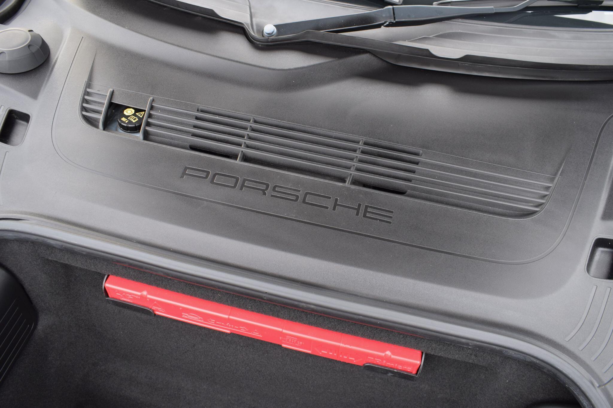 Porsche 718 Cayman view 32