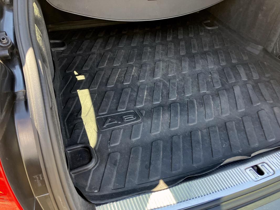 Audi S6 Avant view 31