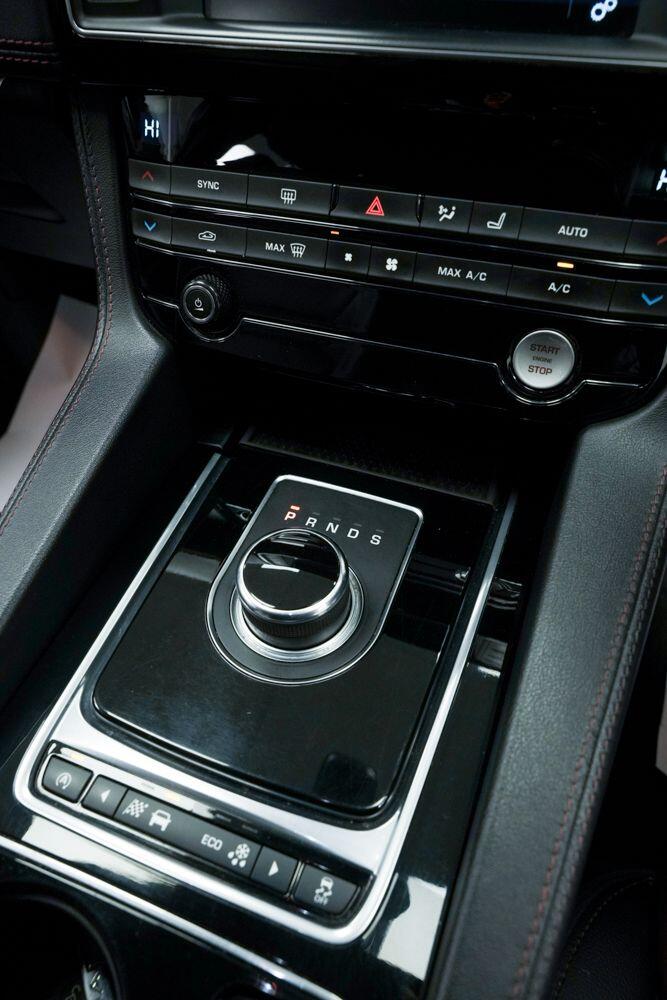 Jaguar F-Pace view 20