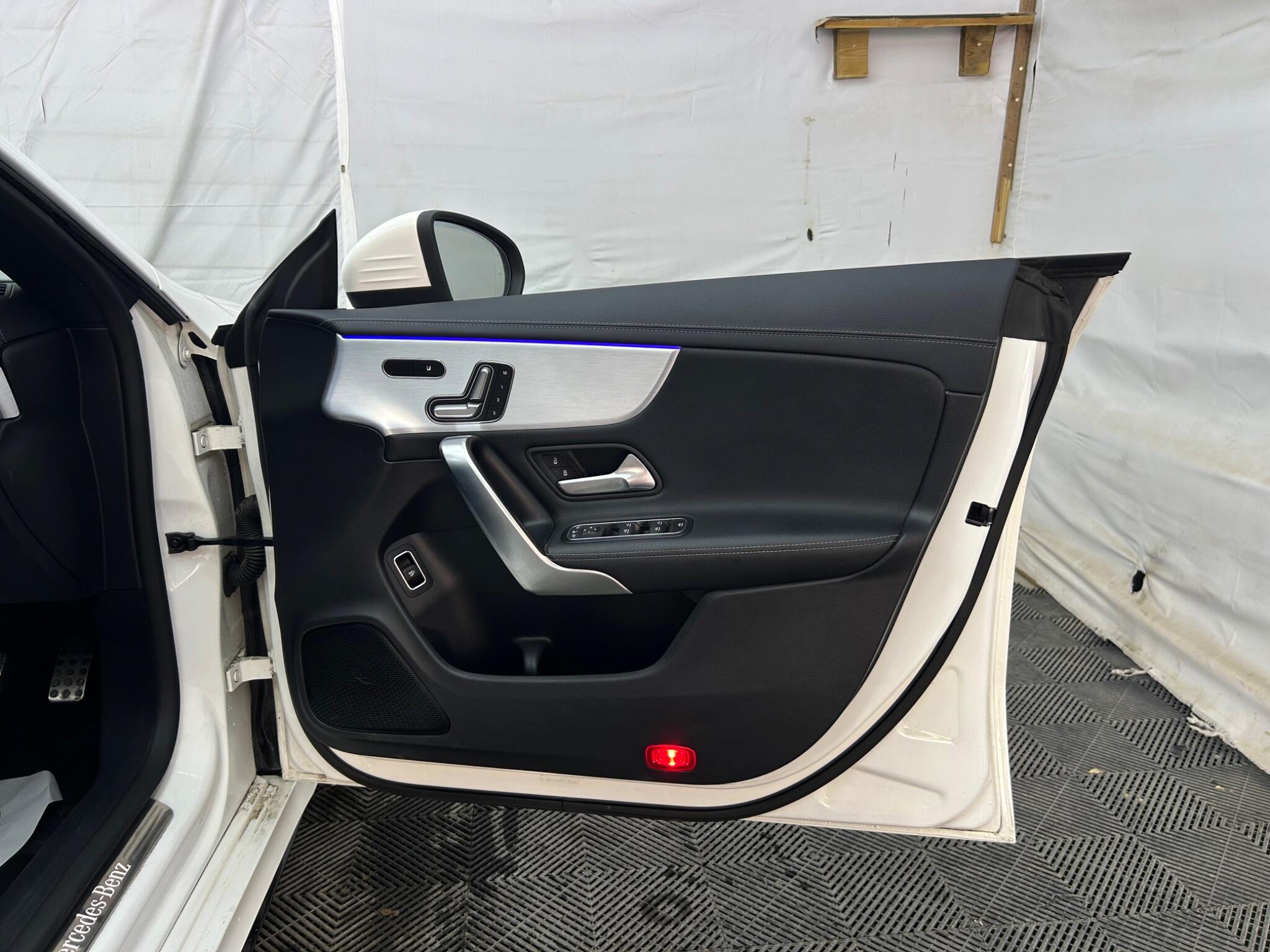 Mercedes-Benz Cla view 29