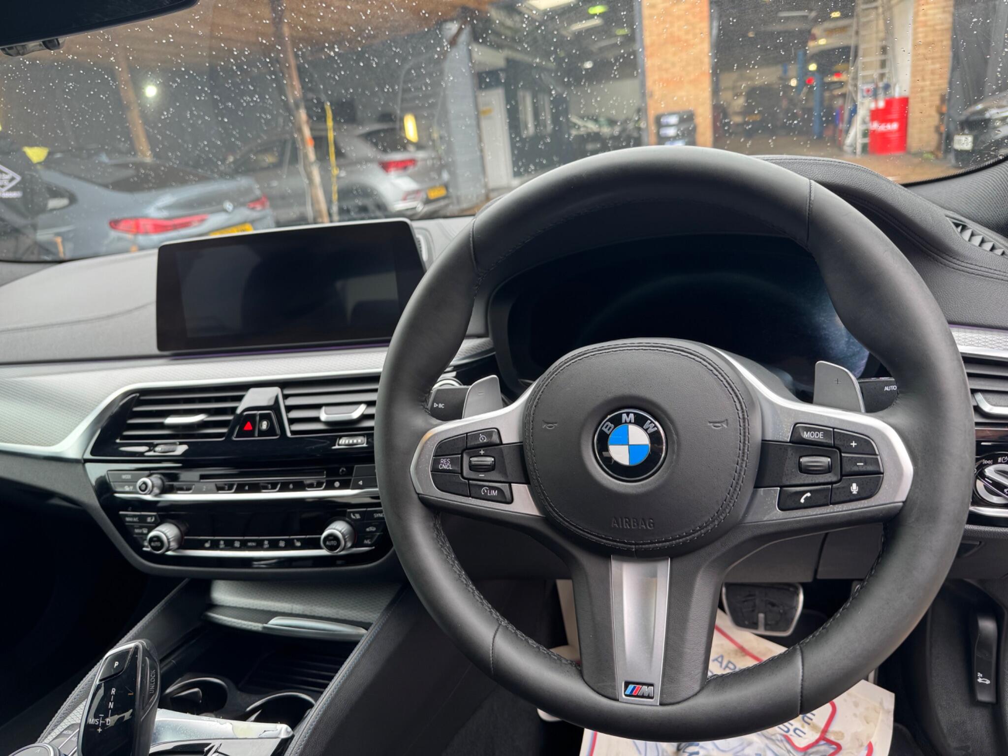 BMW 5 Series view 29