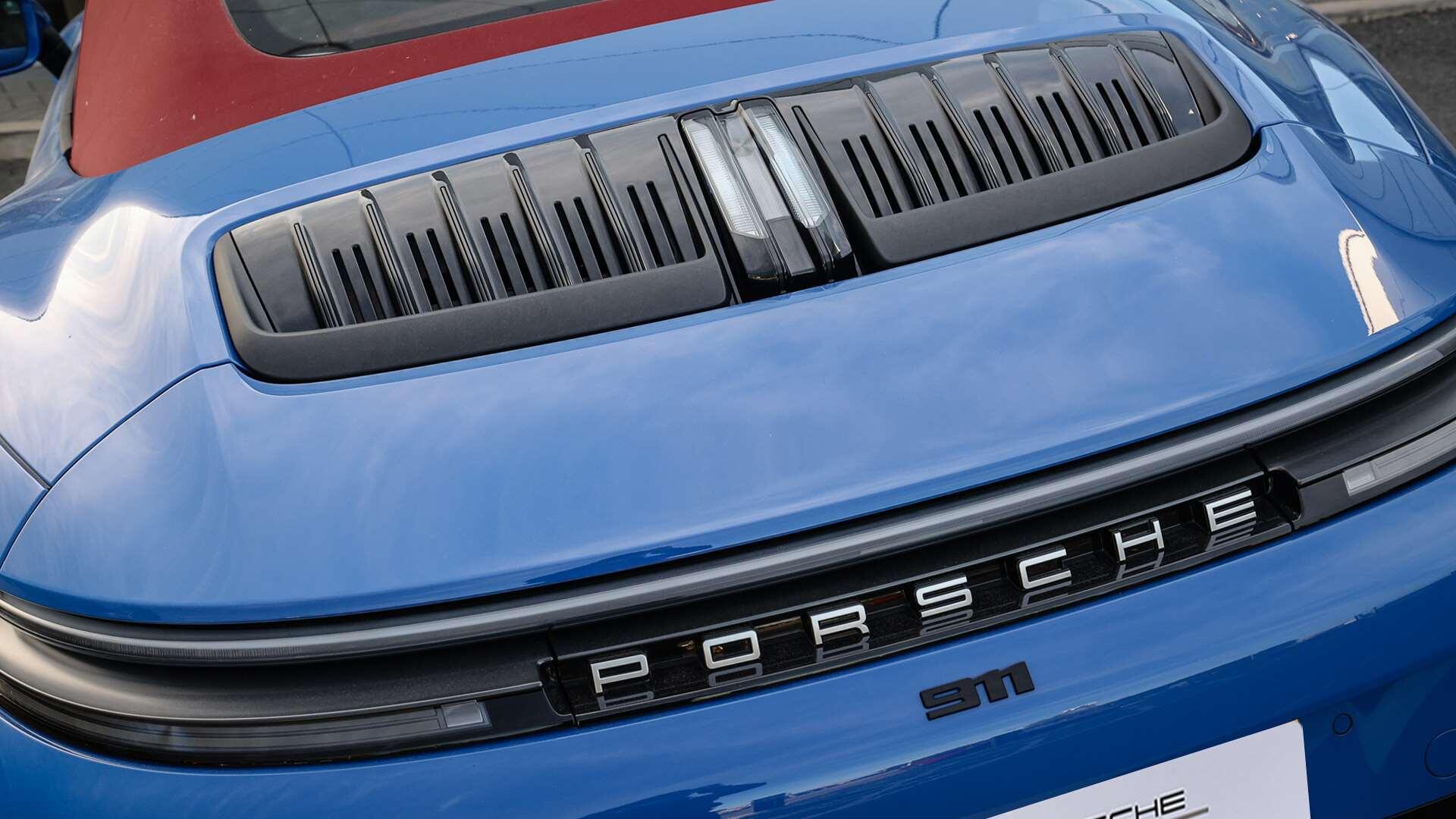Porsche 911 view 28