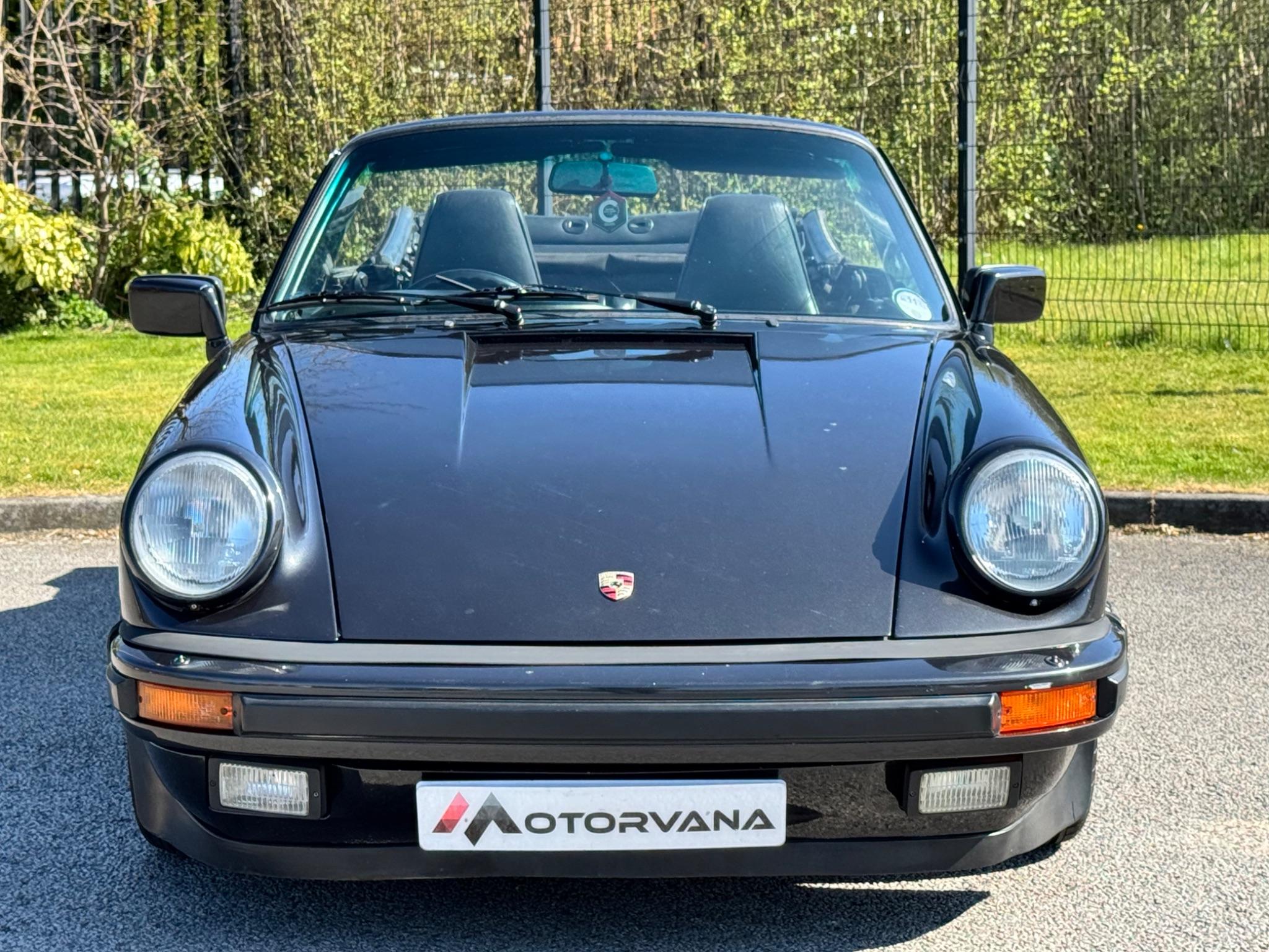 Porsche 911 view 7