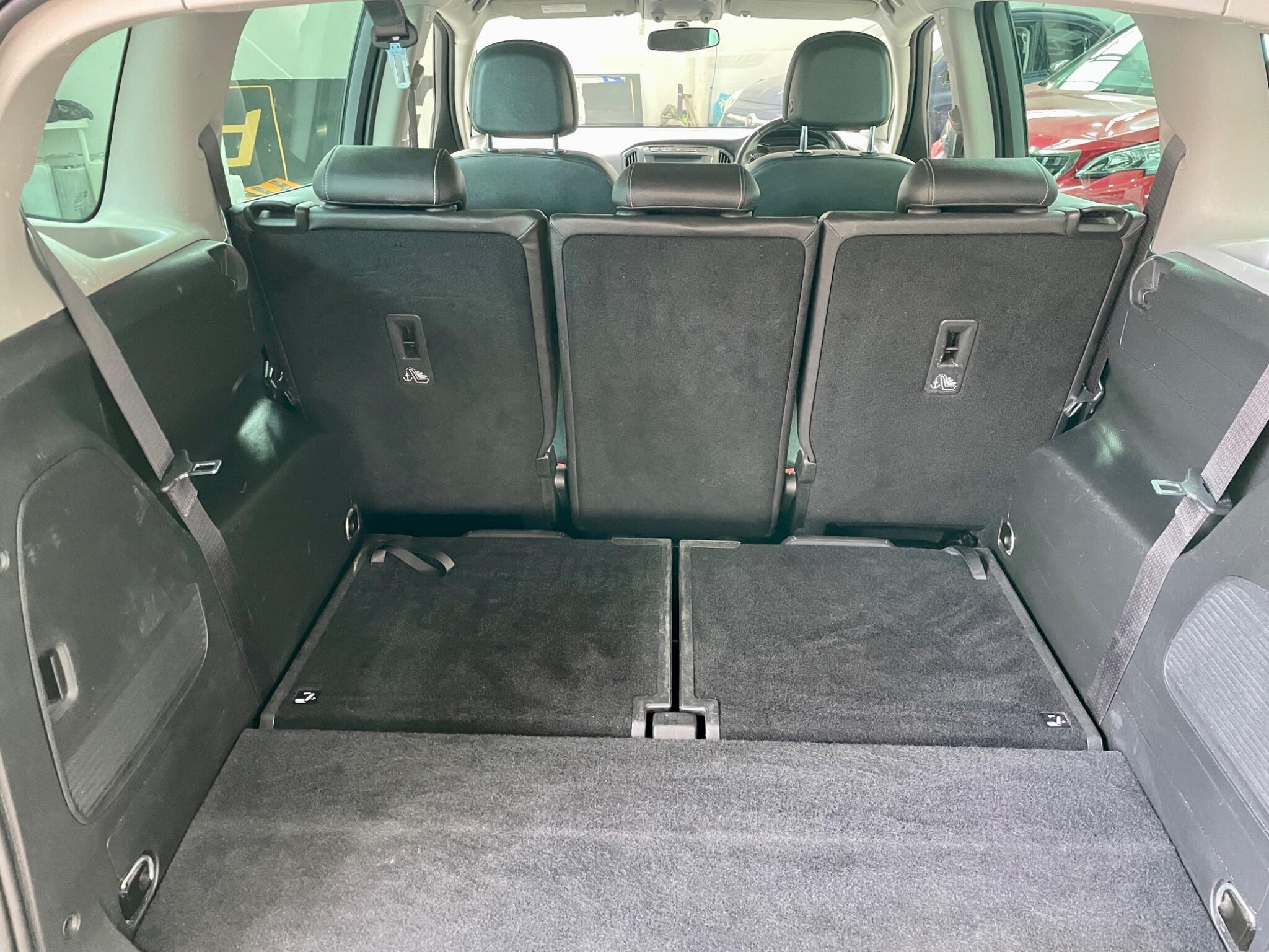 Vauxhall Zafira Tourer view 42