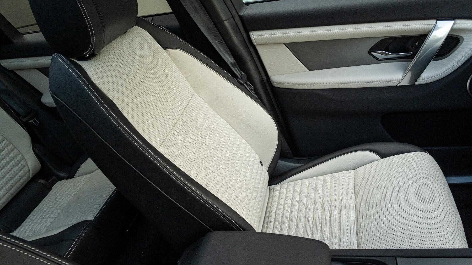 Land Rover Discovery Sport view 16
