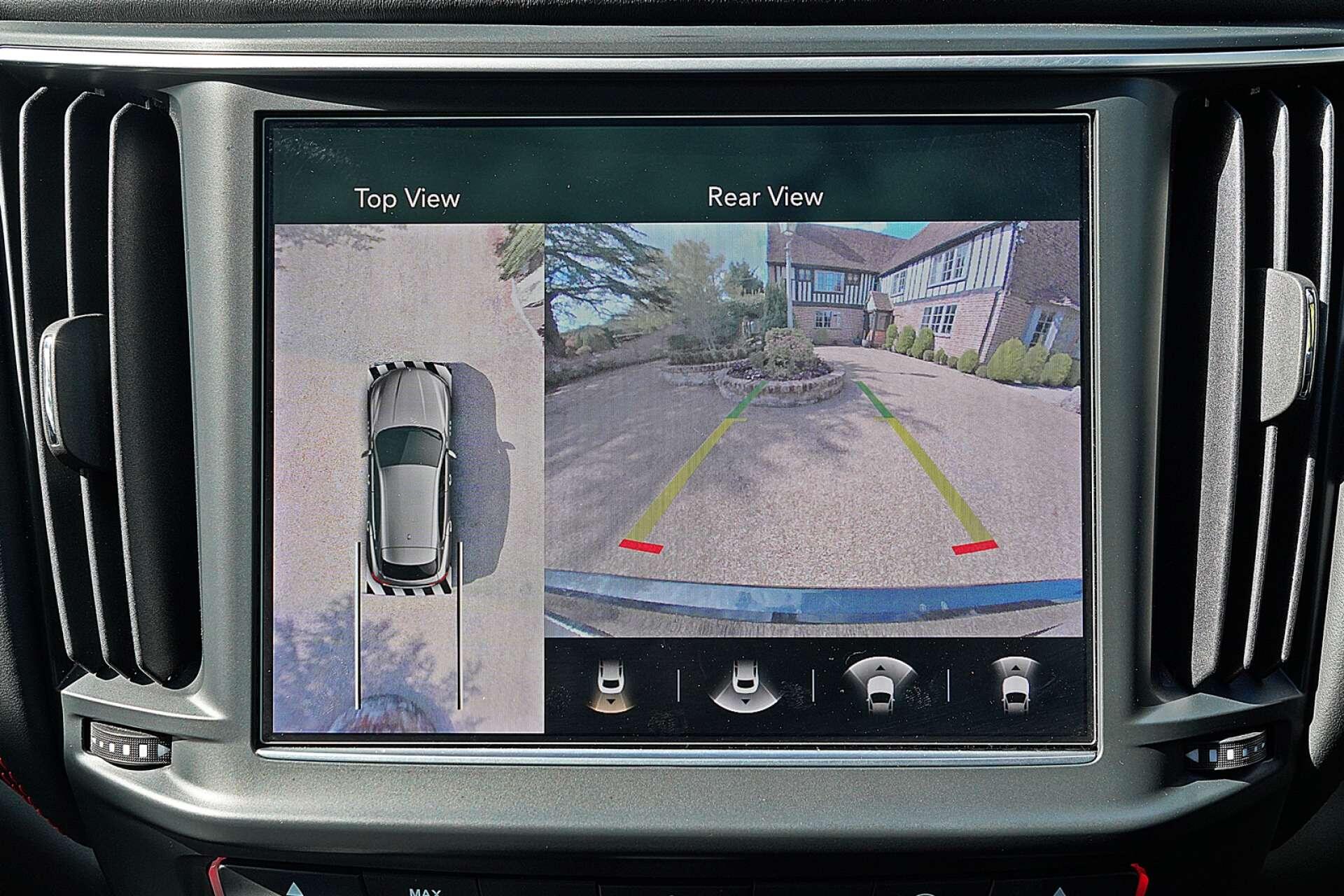 Maserati Levante view 28