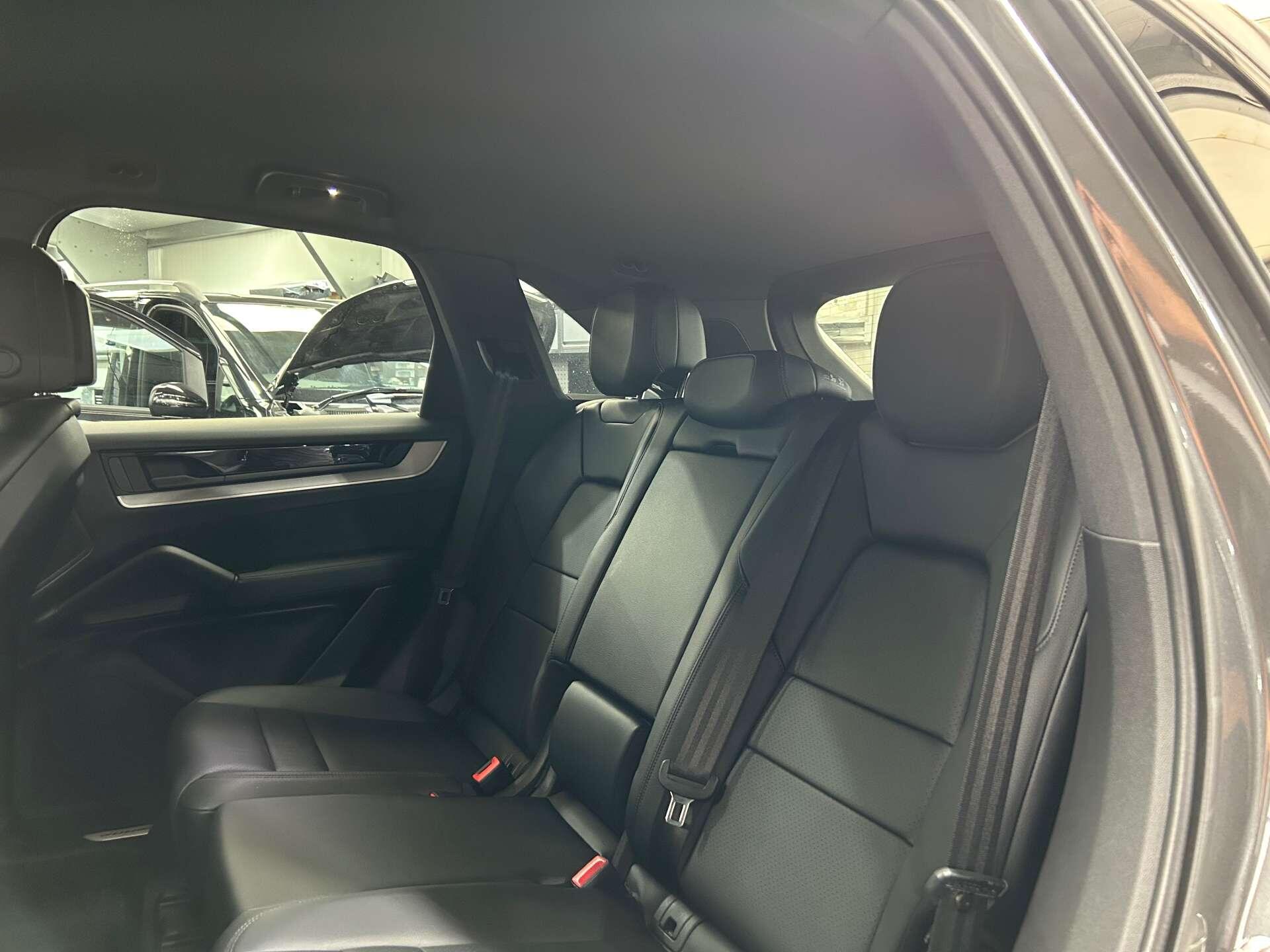 Porsche Cayenne view 36