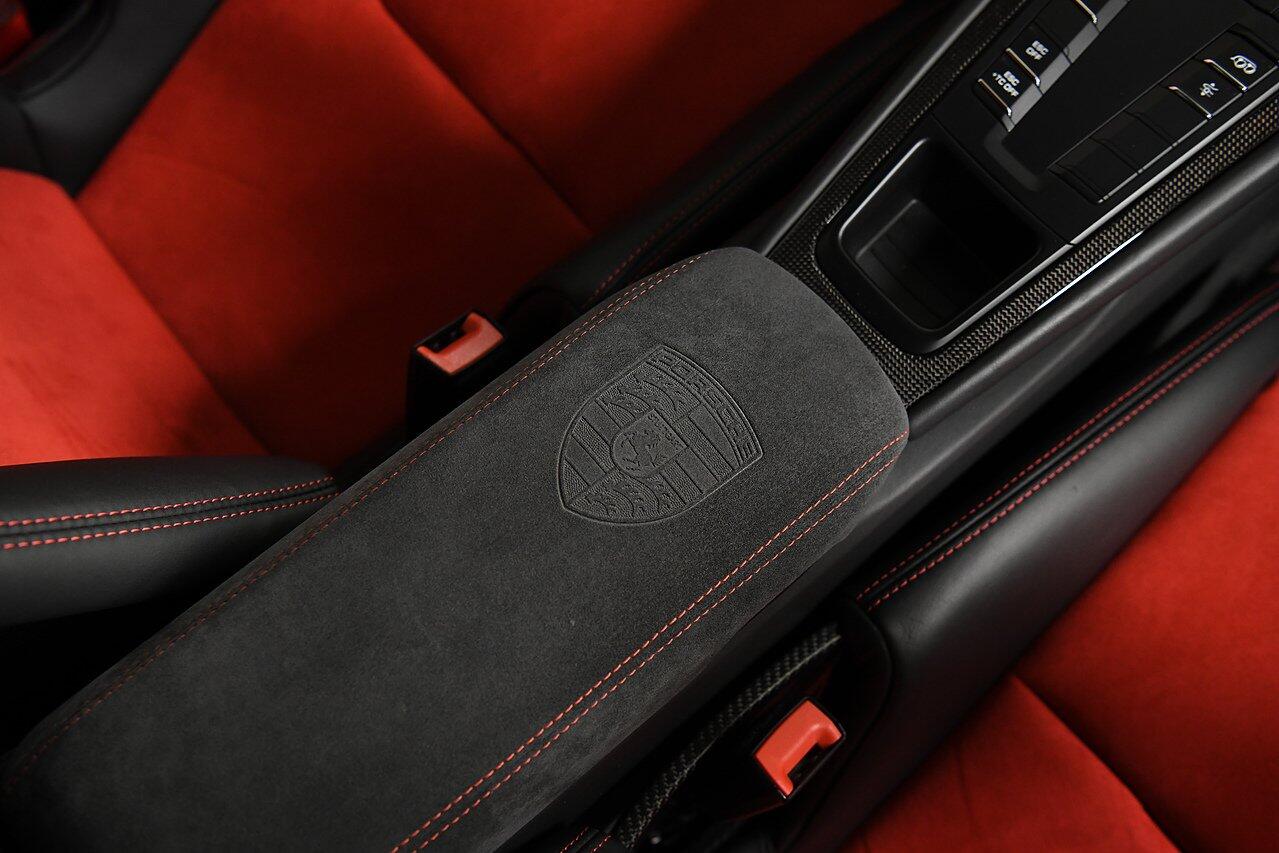 Porsche 911 view 18