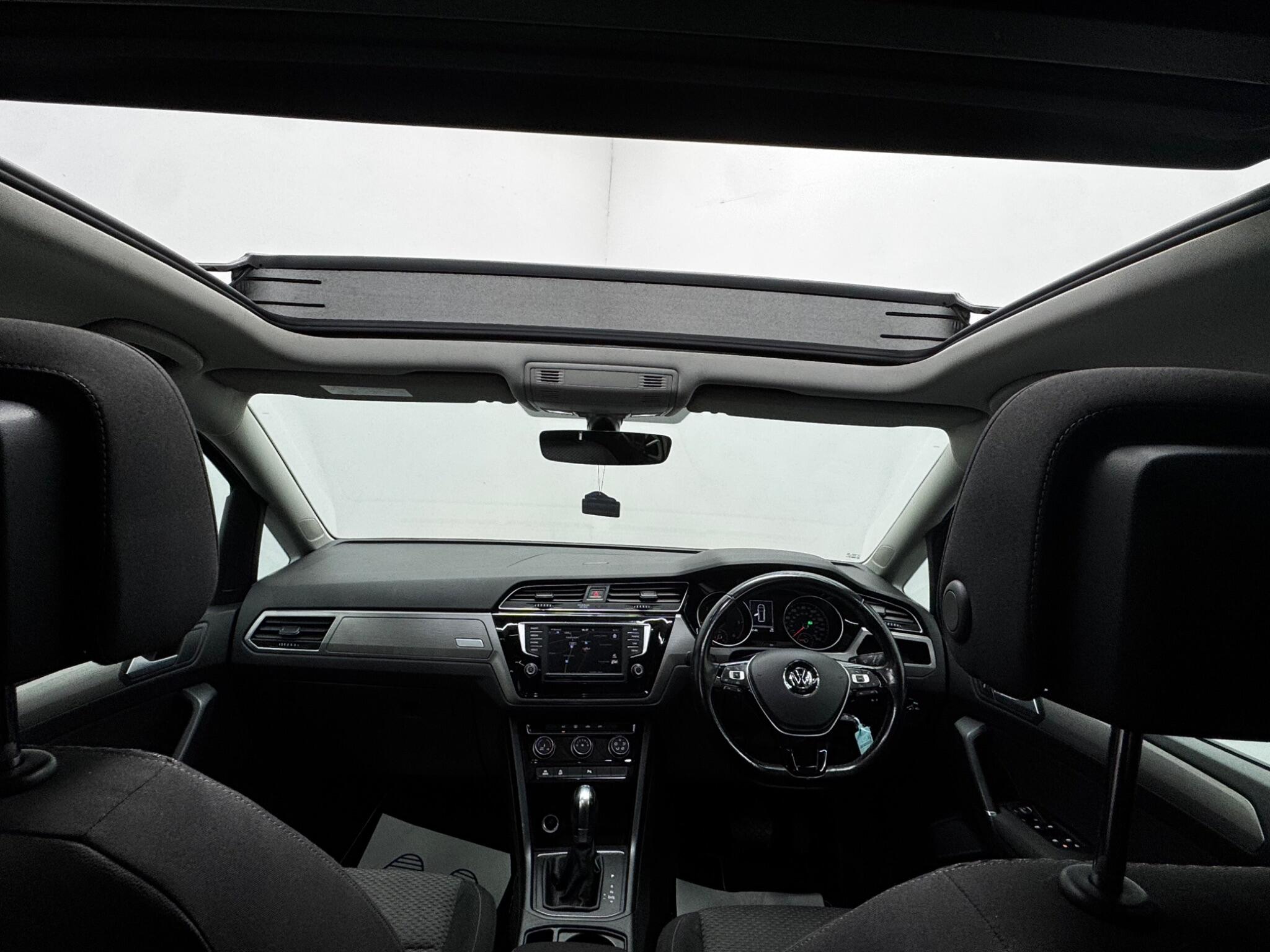 Volkswagen Touran view 26