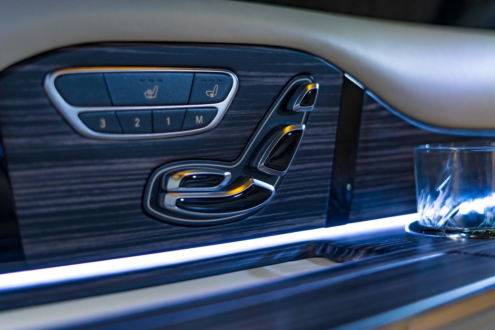 Mercedes-Benz V-Class view 22