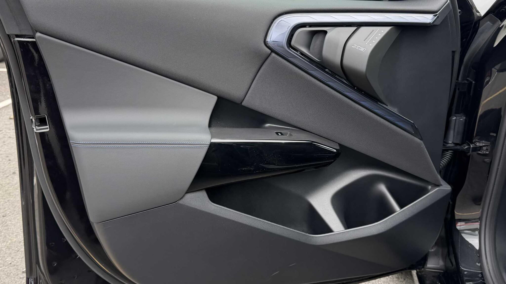 BMW X3 view 25