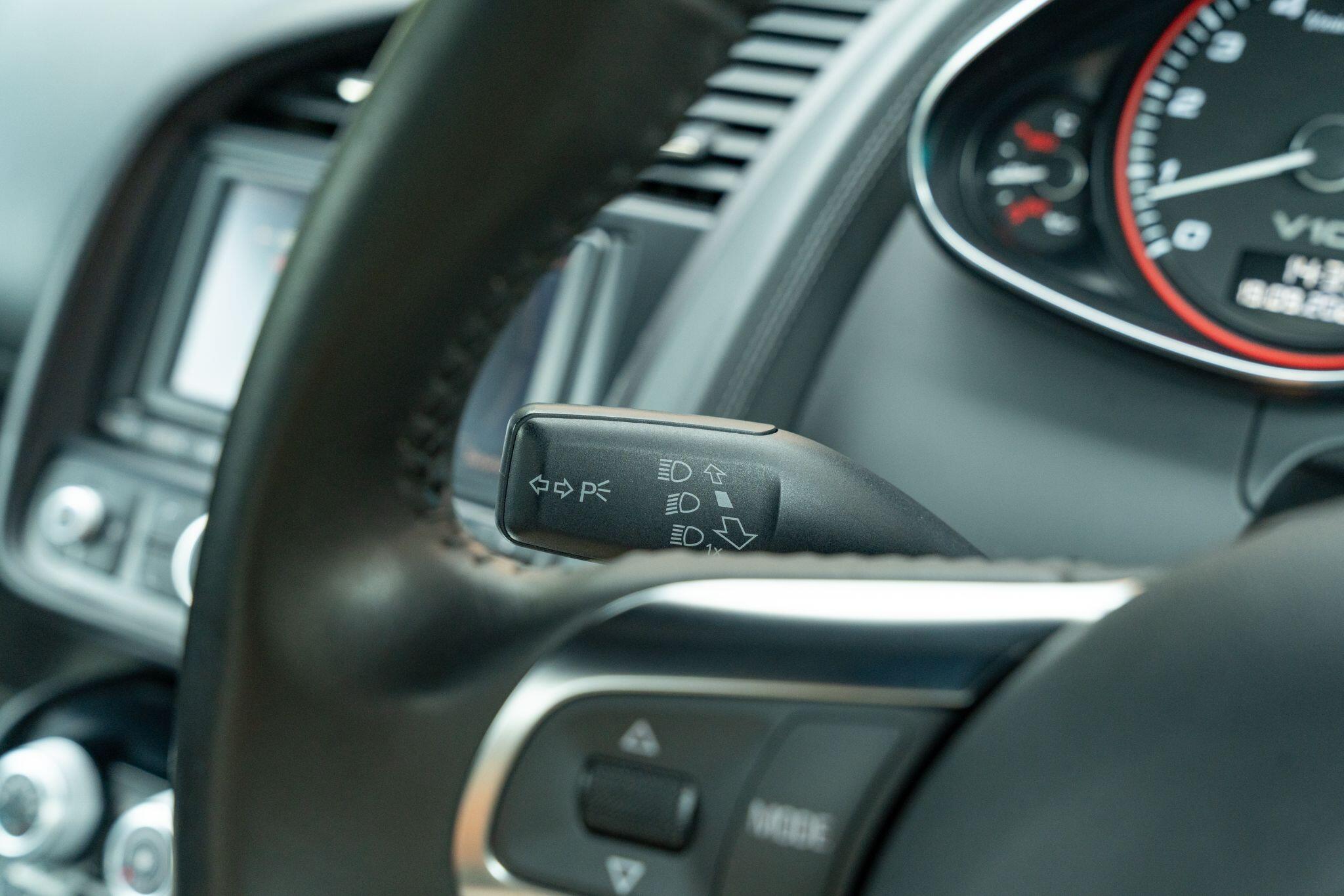 Audi R8 view 14