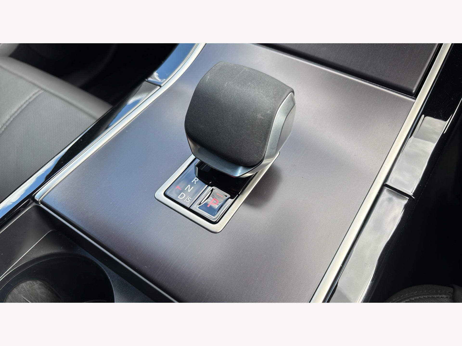 Land Rover Range Rover Velar view 16