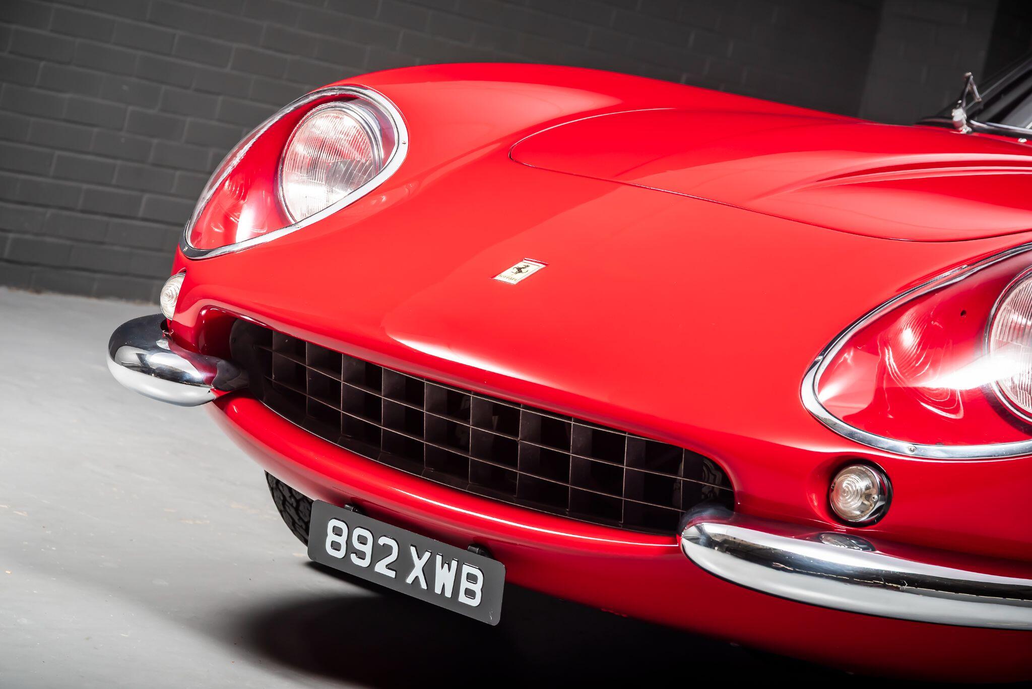 Ferrari 275 view 22