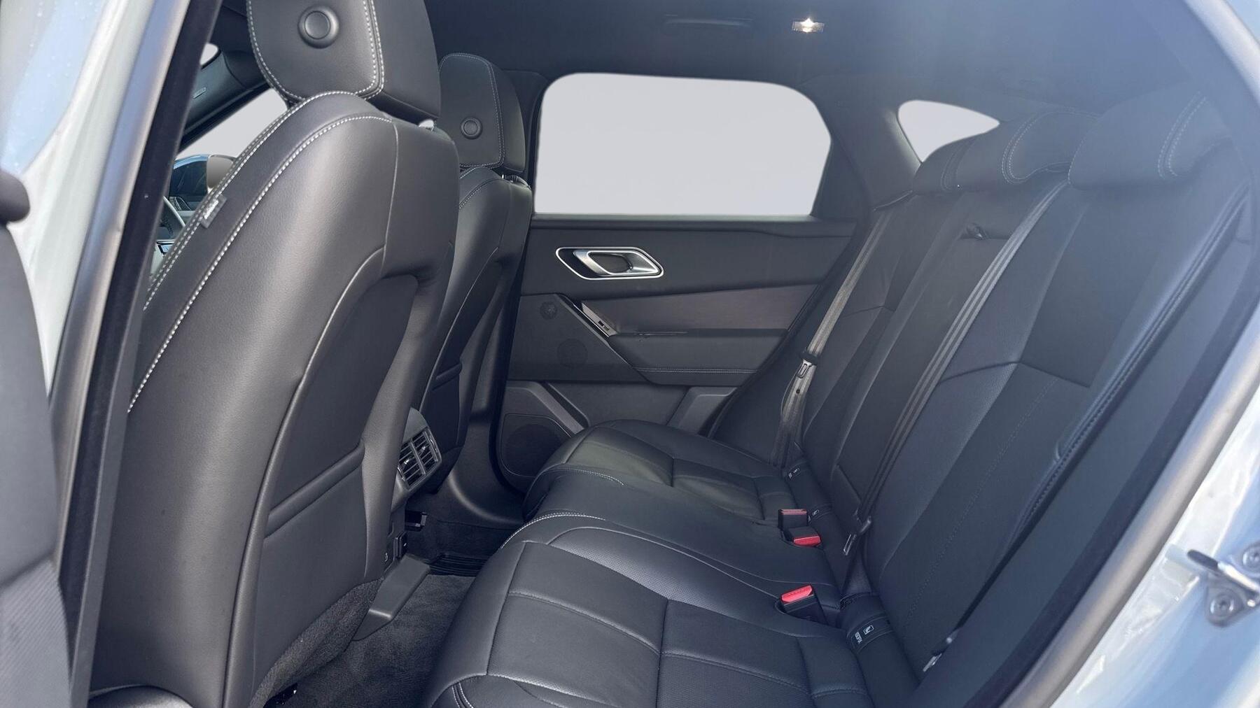 Land Rover Range Rover Velar view 4