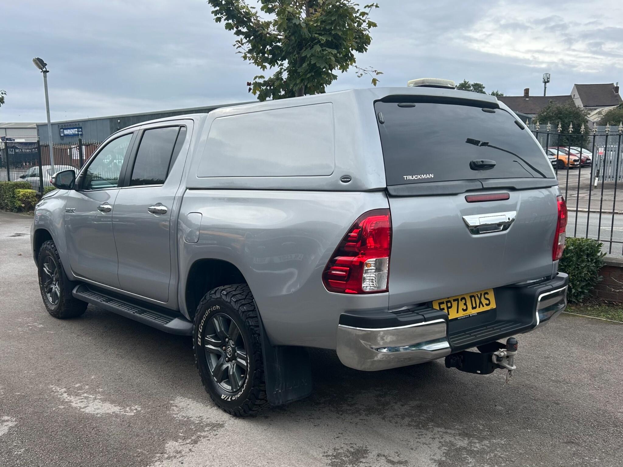 Toyota Hilux view 6