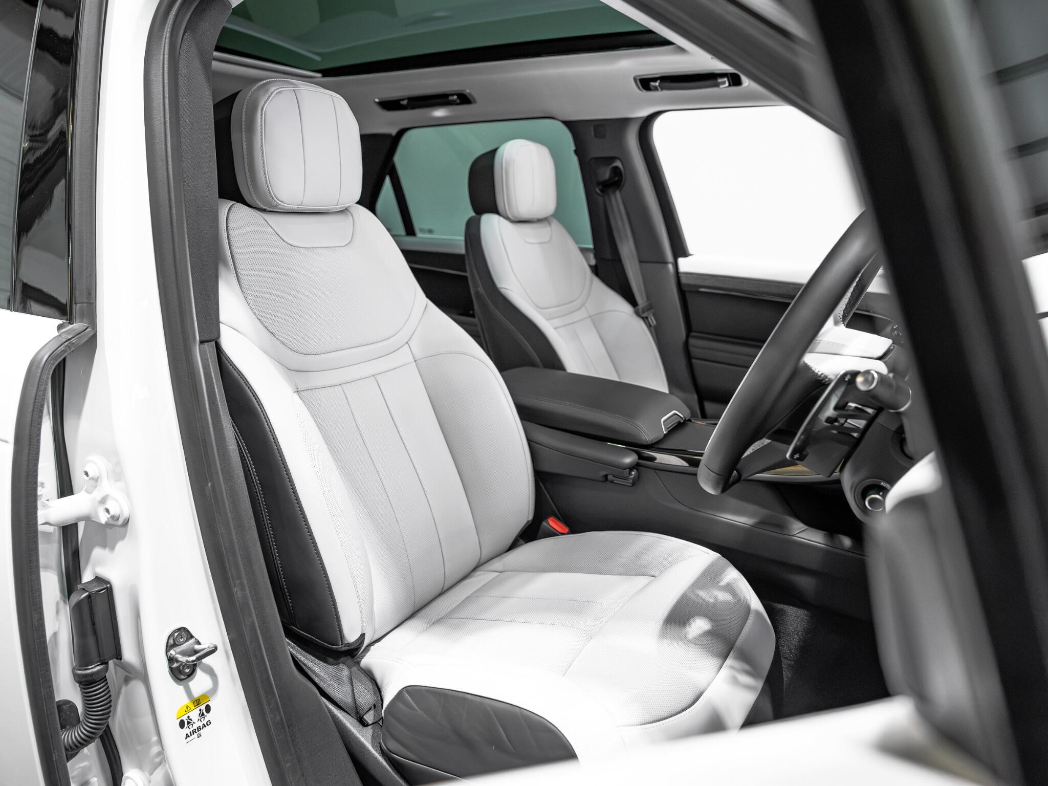 Land Rover Range Rover Sport view 2