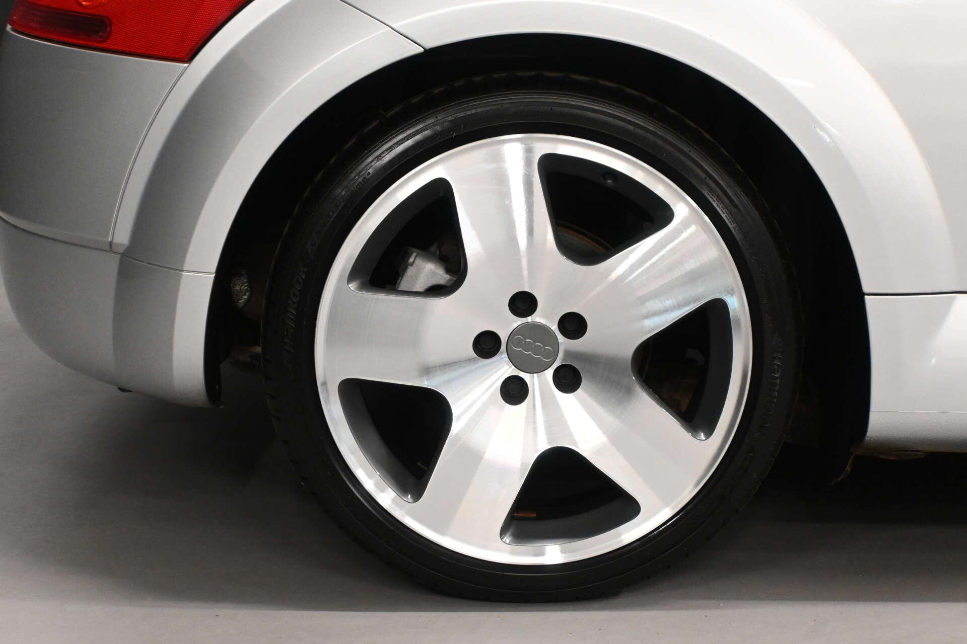 Audi TT view 23
