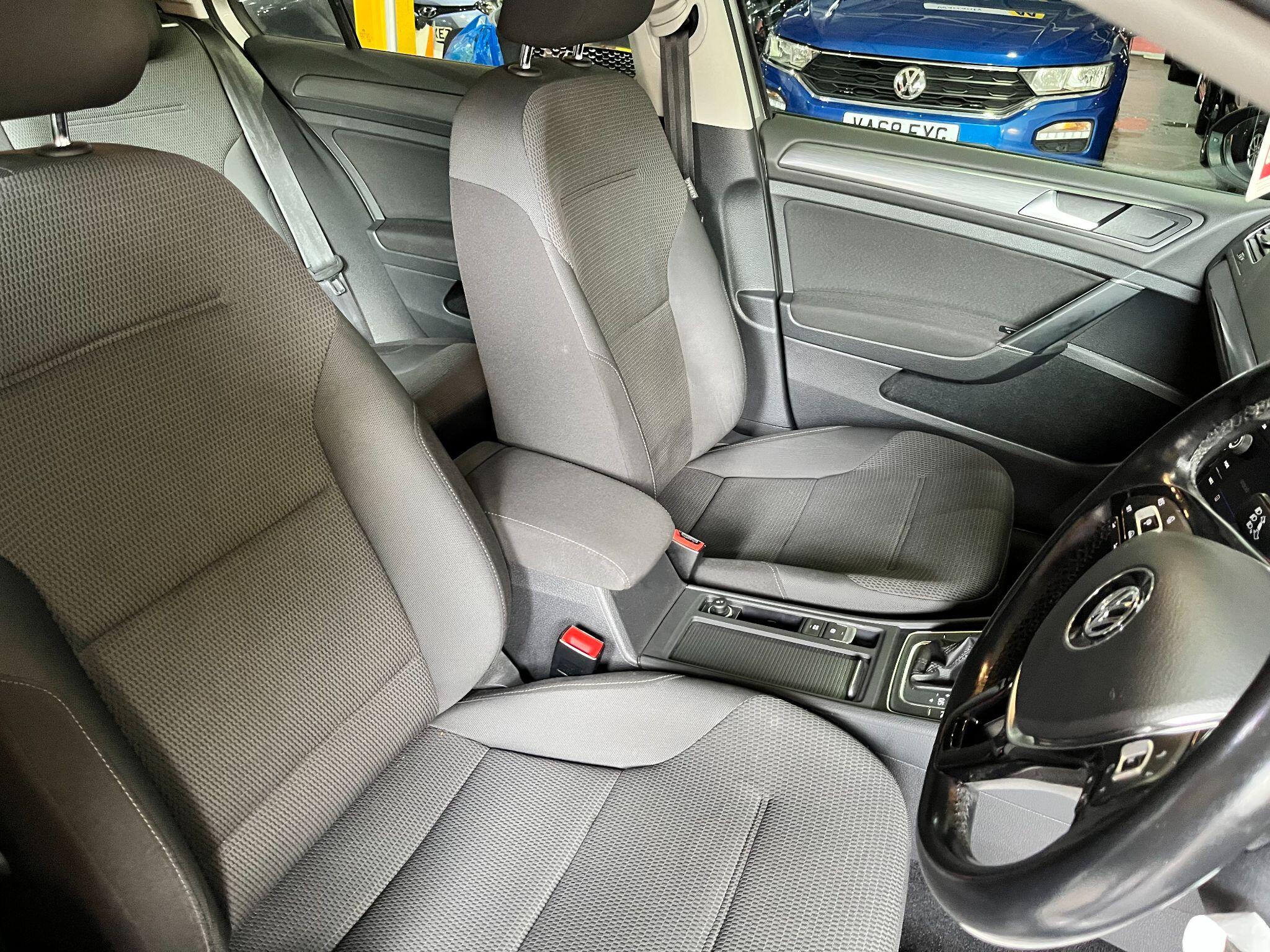 Volkswagen Golf view 23