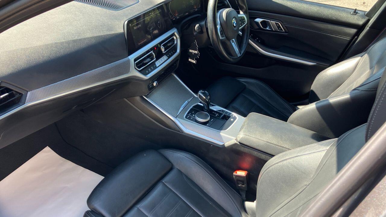 BMW 3 Series view 27