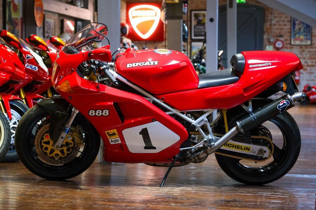 Ducati 888 view 2