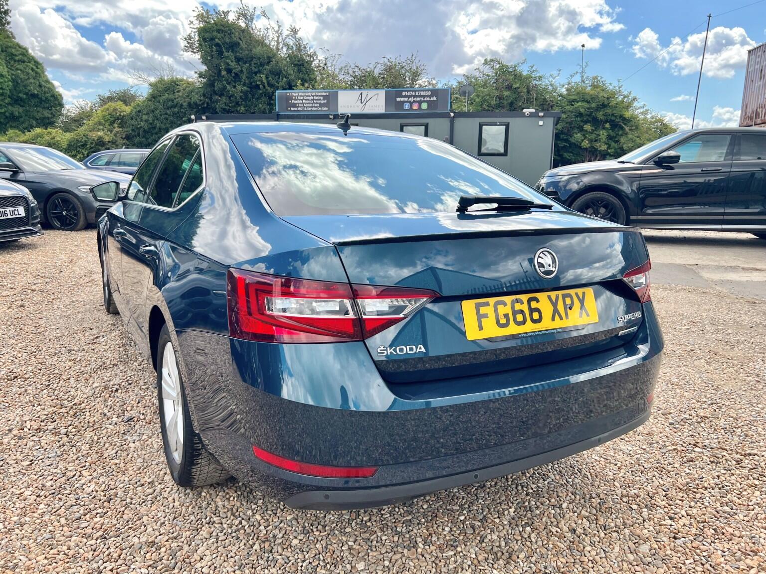 Skoda Superb view 6