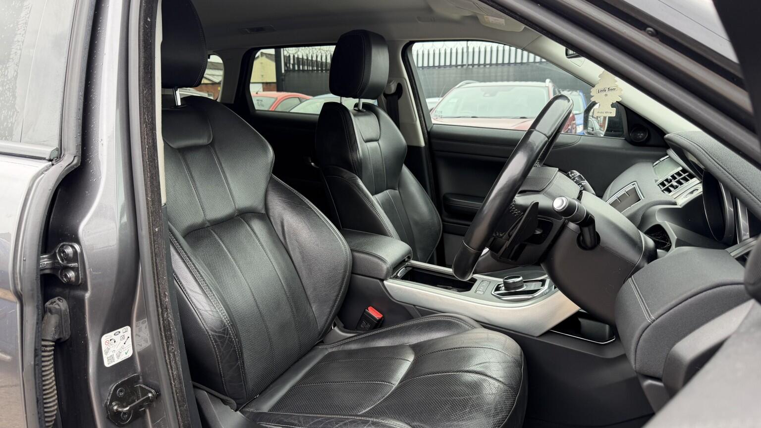 Land Rover Range Rover Evoque view 2