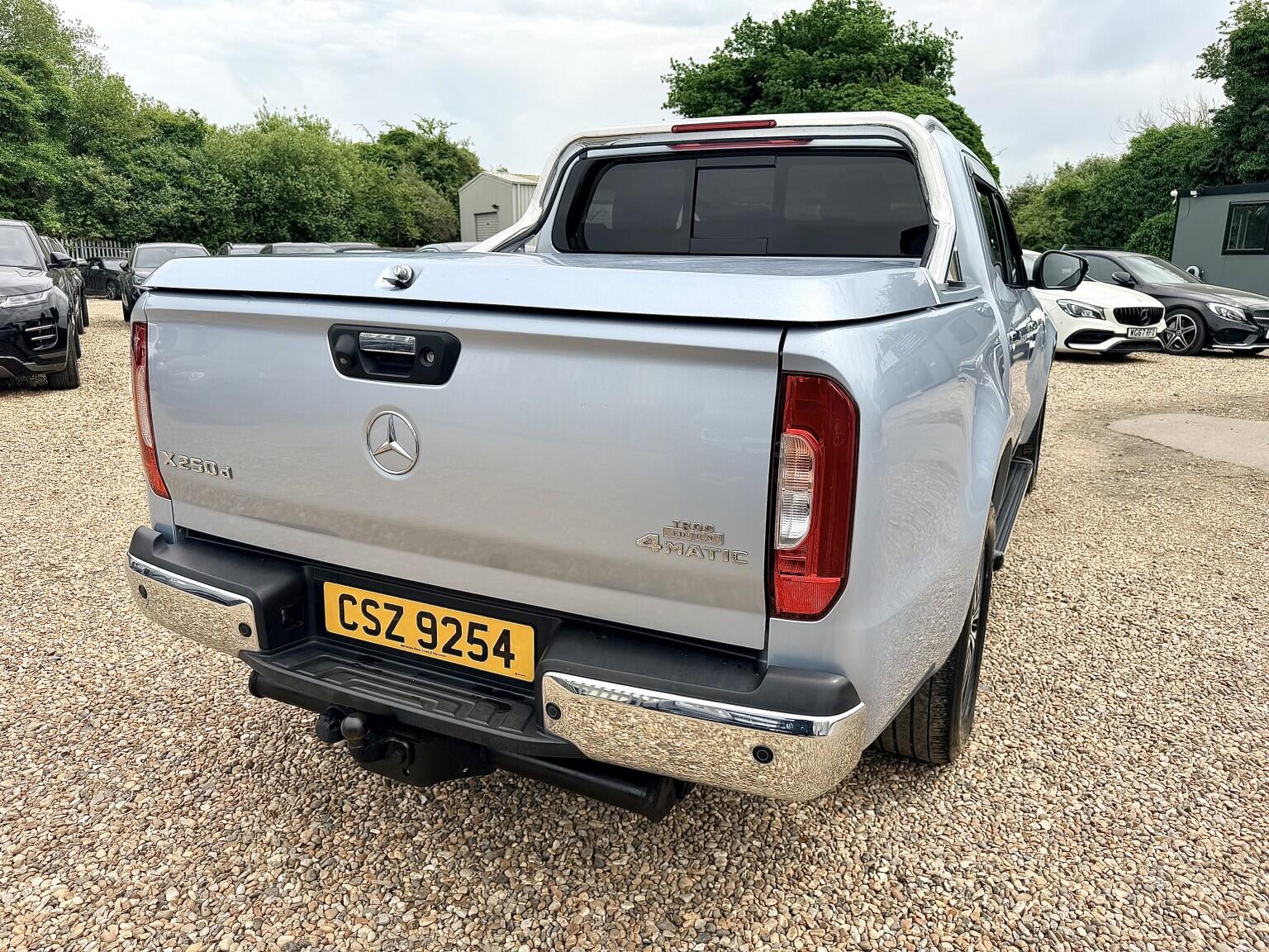 Mercedes-Benz X-Class view 4