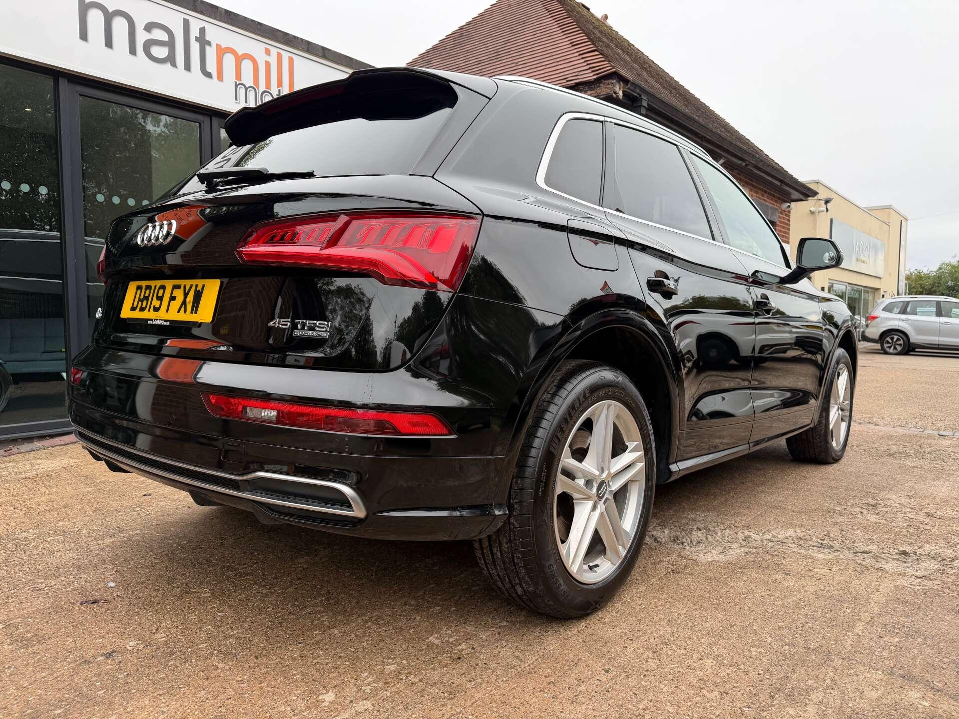 Audi Q5 view 19