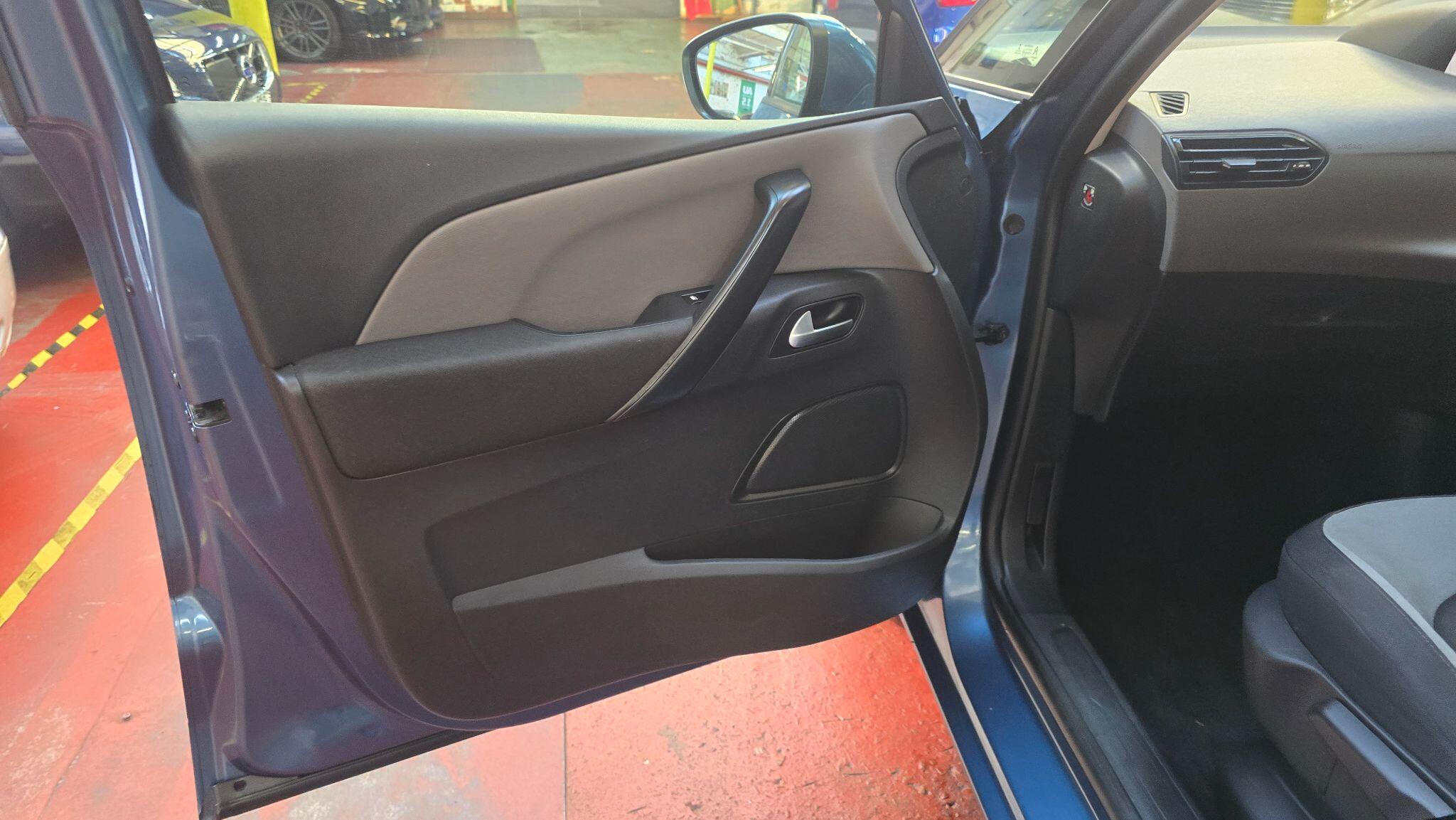 Citroen C4 Picasso view 22