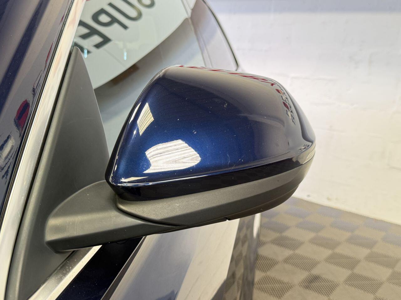 Audi Q8 view 29
